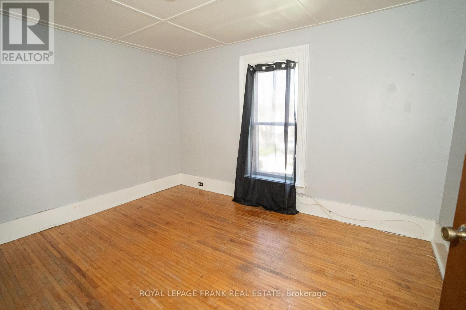 












50 LORNE AVENUE

,
Chatham-Kent (Chatham),




Ontario
N7M1R9

