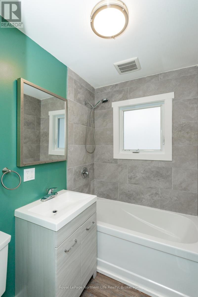 












905 AIRPORT ROAD

,
North Bay (Airport),




Ontario
P1C1A5

