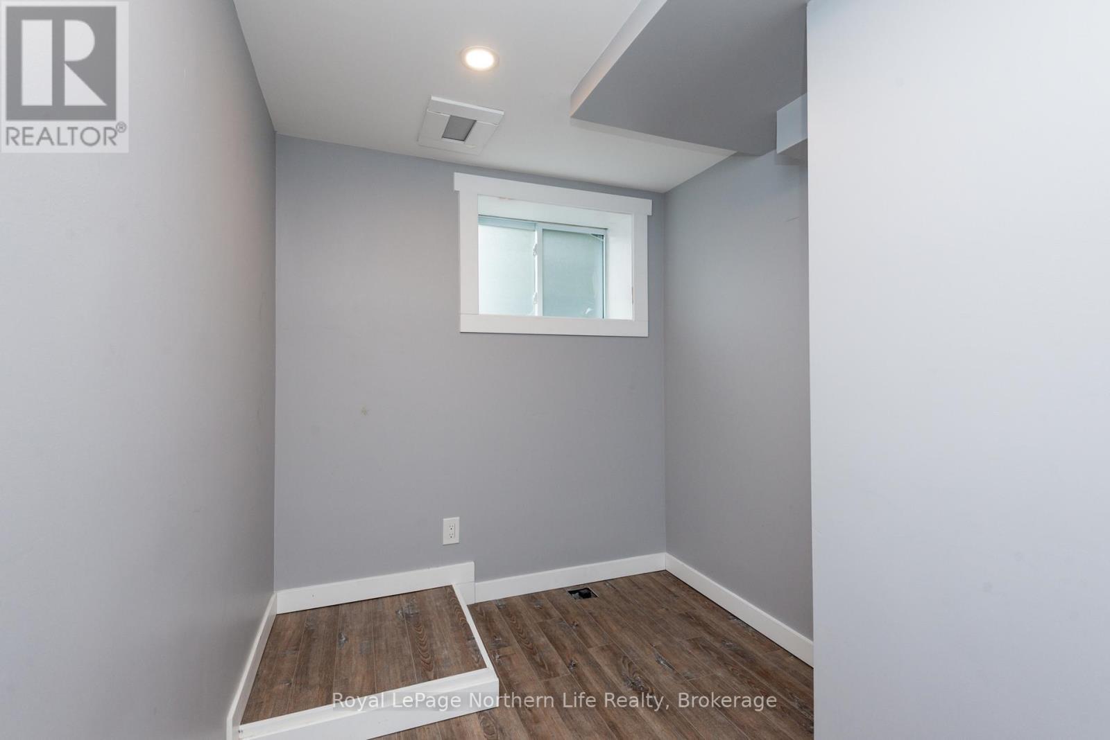 












905 AIRPORT ROAD

,
North Bay (Airport),




Ontario
P1C1A5

