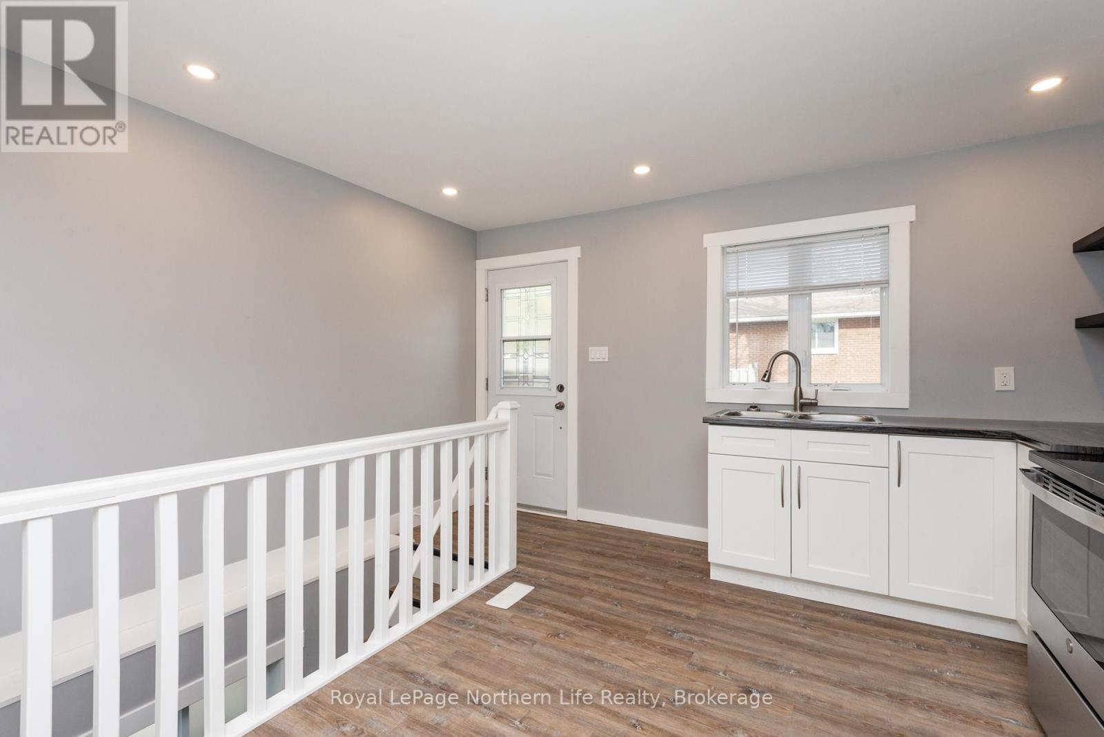 












905 AIRPORT ROAD

,
North Bay (Airport),




Ontario
P1C1A5

