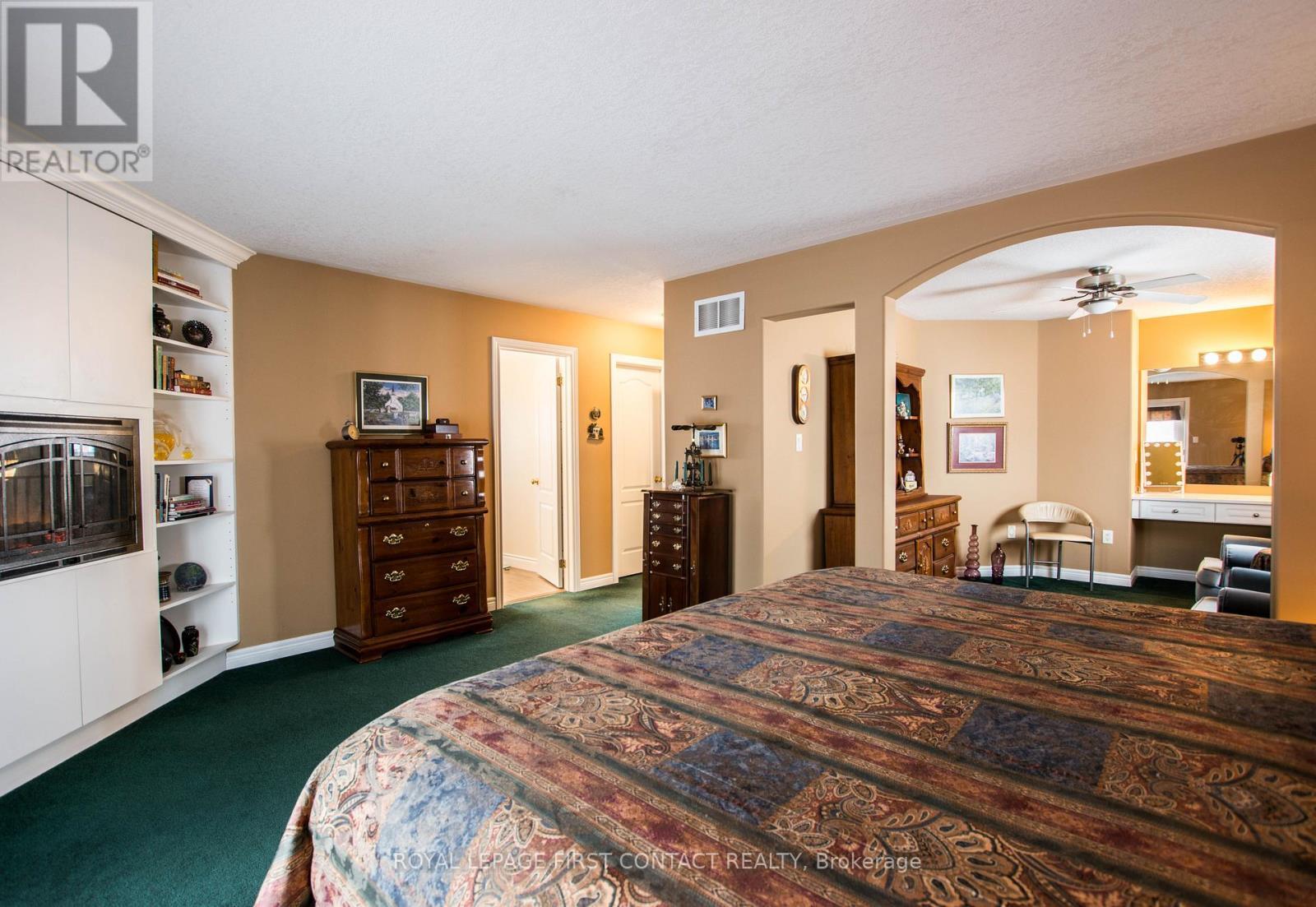 












47 BIRKHALL PLACE

,
Barrie,




Ontario
L4N0K5

