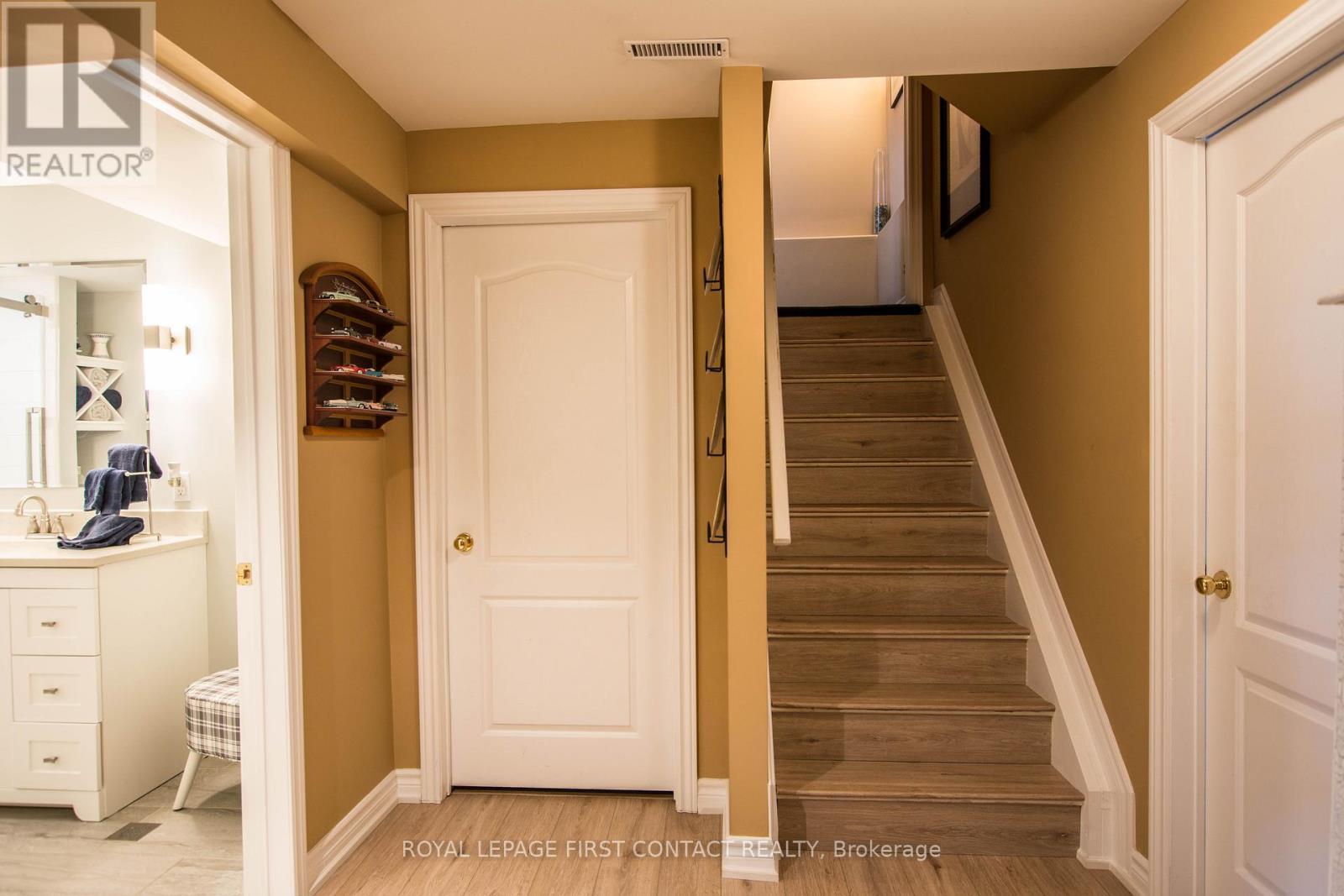 












47 BIRKHALL PLACE

,
Barrie,




Ontario
L4N0K5

