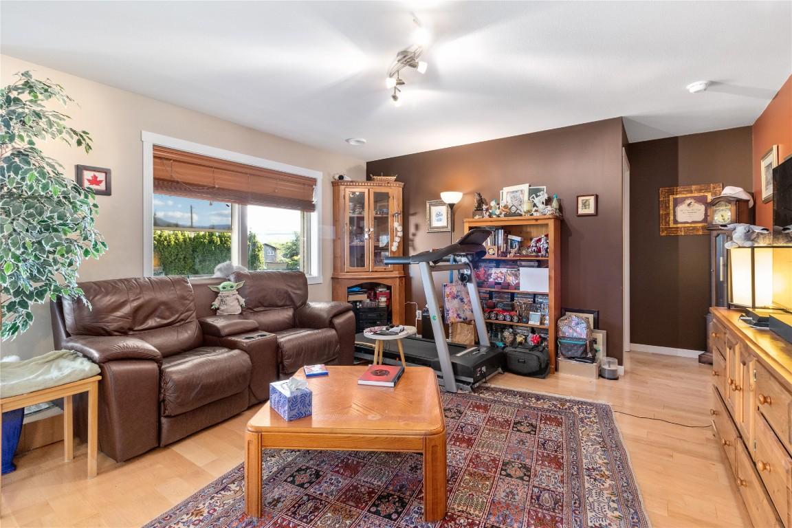 









1493


Tanemura

Crescent,
Kelowna,




BC
V1P 1N8

