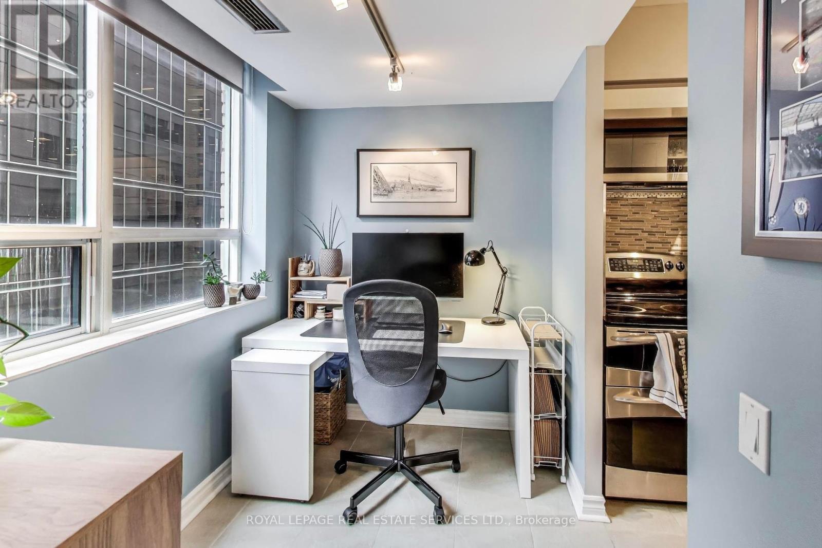 












1005 - 71 SIMCOE STREET

,
Toronto,




Ontario
M5J2S9

