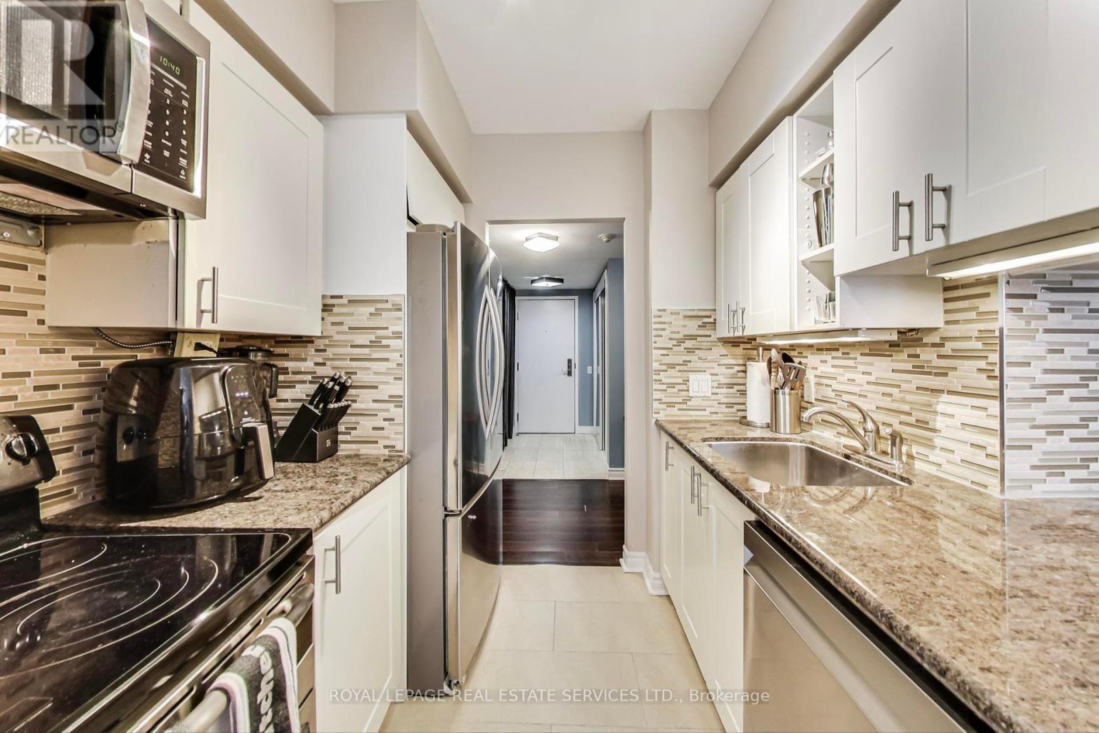 












1005 - 71 SIMCOE STREET

,
Toronto,




Ontario
M5J2S9

