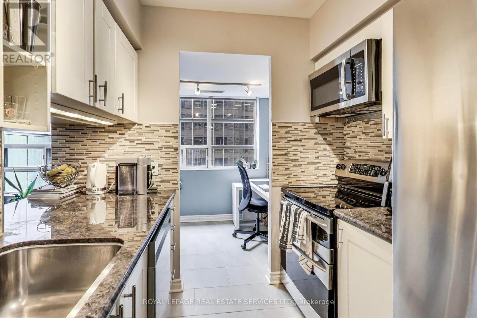 












1005 - 71 SIMCOE STREET

,
Toronto,




Ontario
M5J2S9

