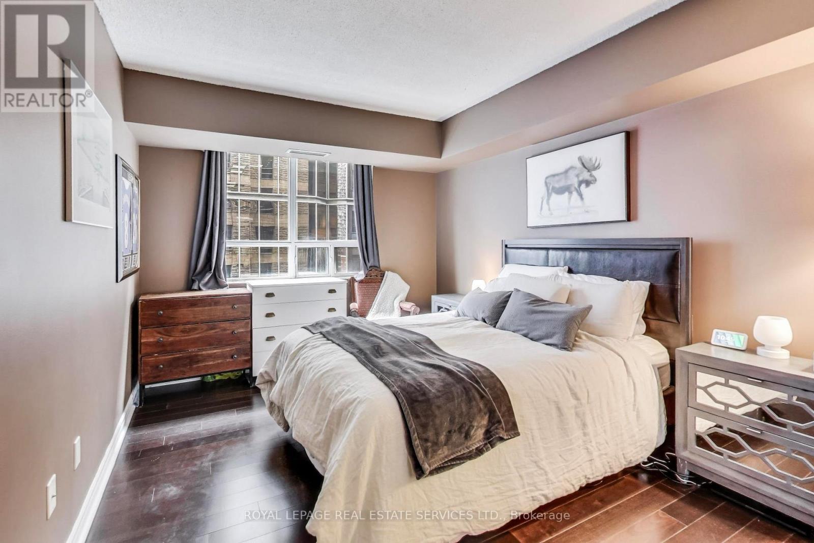 












1005 - 71 SIMCOE STREET

,
Toronto,




Ontario
M5J2S9

