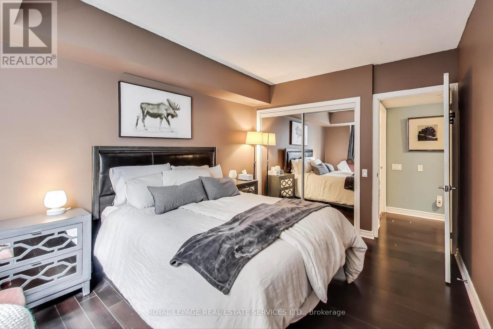 












1005 - 71 SIMCOE STREET

,
Toronto,




Ontario
M5J2S9

