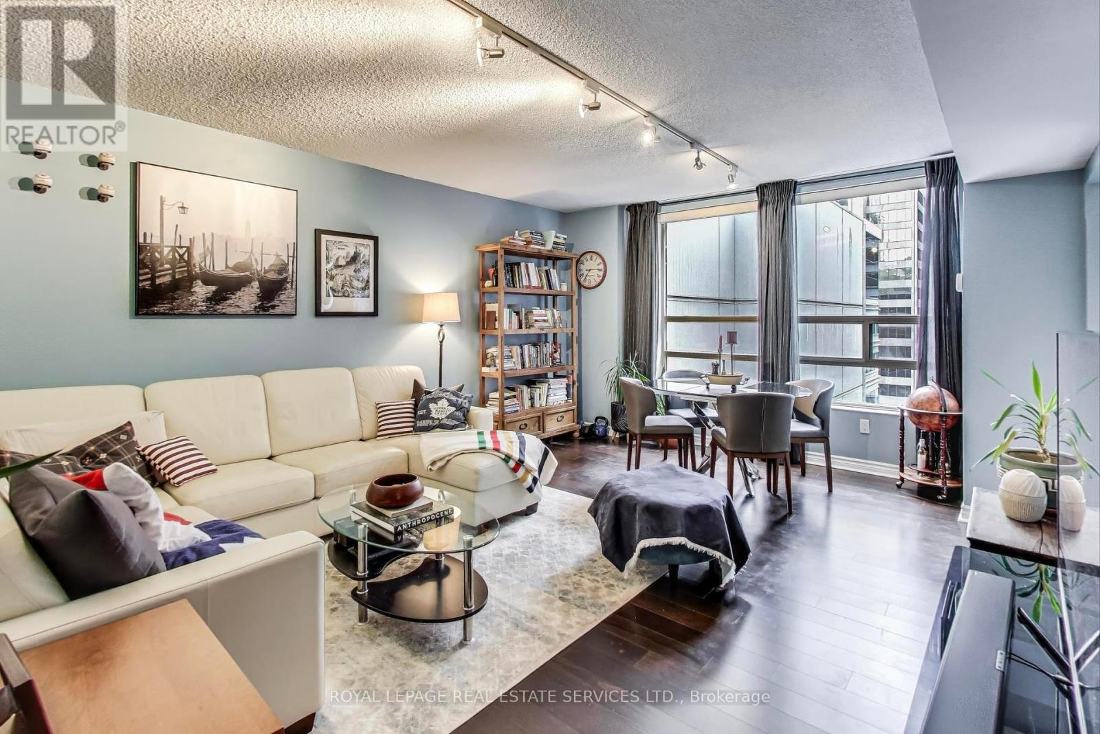 












1005 - 71 SIMCOE STREET

,
Toronto,




Ontario
M5J2S9

