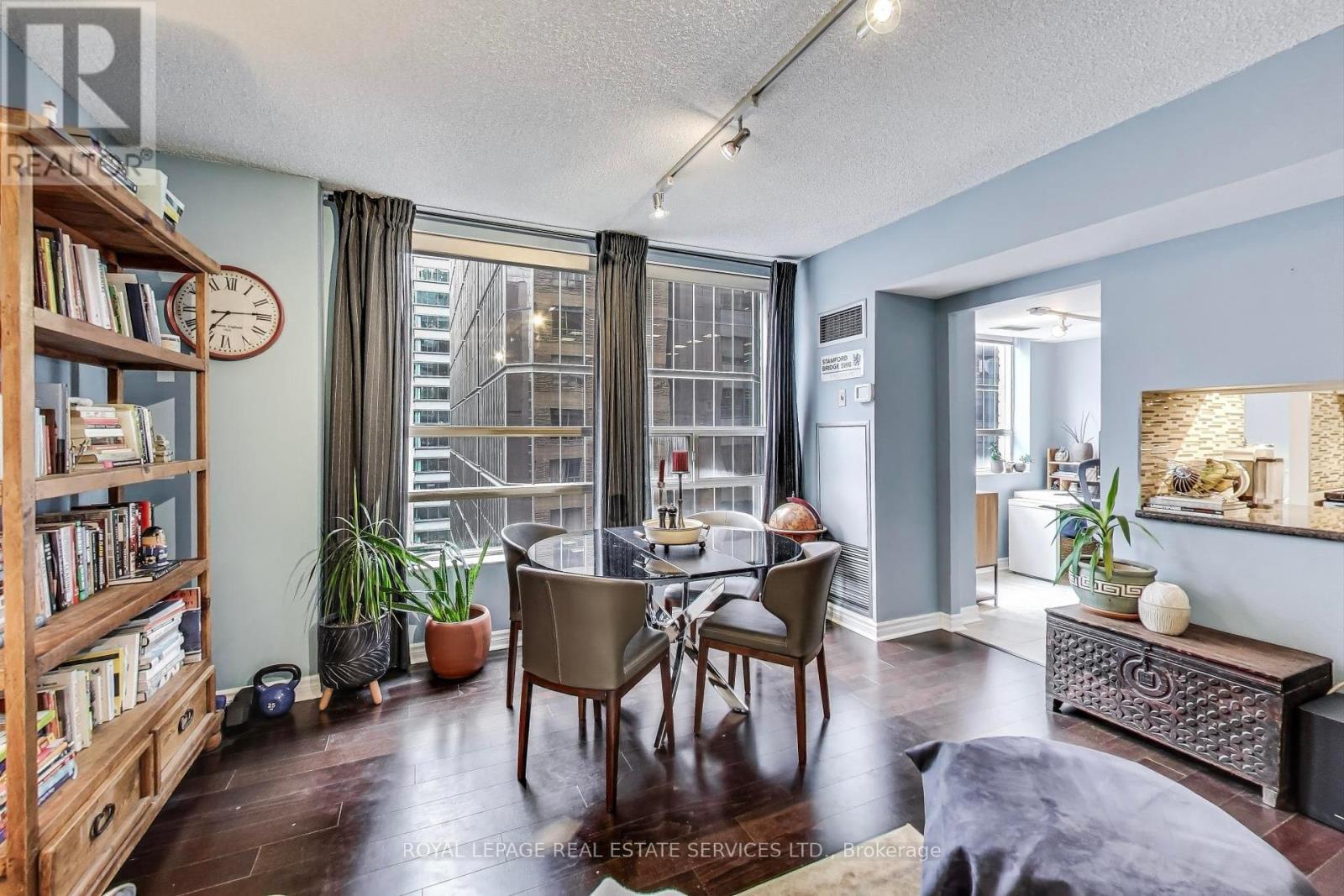 












1005 - 71 SIMCOE STREET

,
Toronto,




Ontario
M5J2S9


