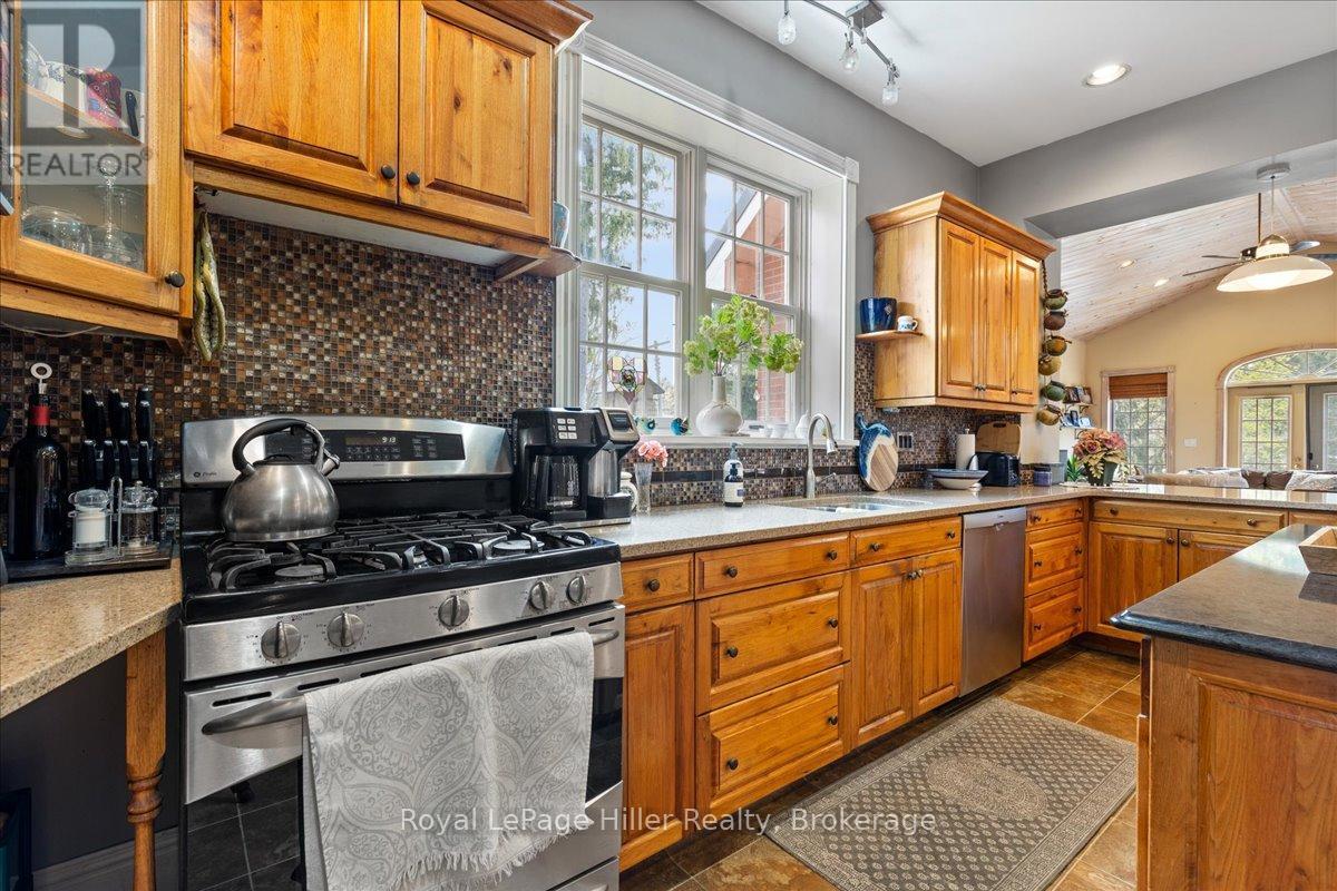 












165 STATION ROAD

,
Perth South (Sebringville),




Ontario
N0K1X0


