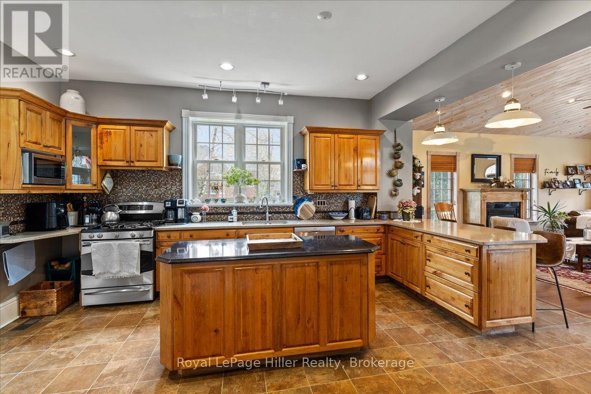 












165 STATION ROAD

,
Perth South (Sebringville),




Ontario
N0K1X0

