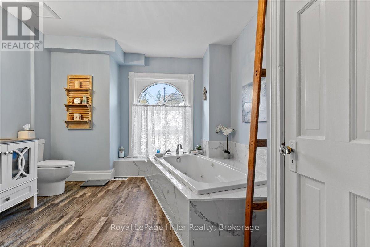 












165 STATION ROAD

,
Perth South (Sebringville),




Ontario
N0K1X0

