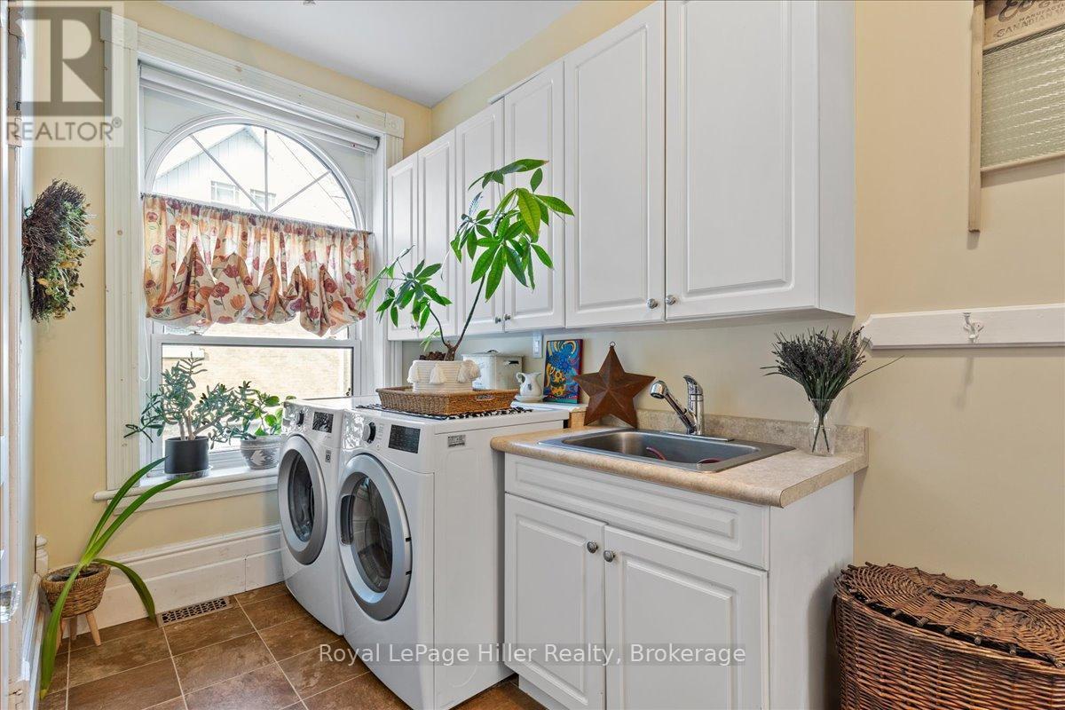












165 STATION ROAD

,
Perth South (Sebringville),




Ontario
N0K1X0

