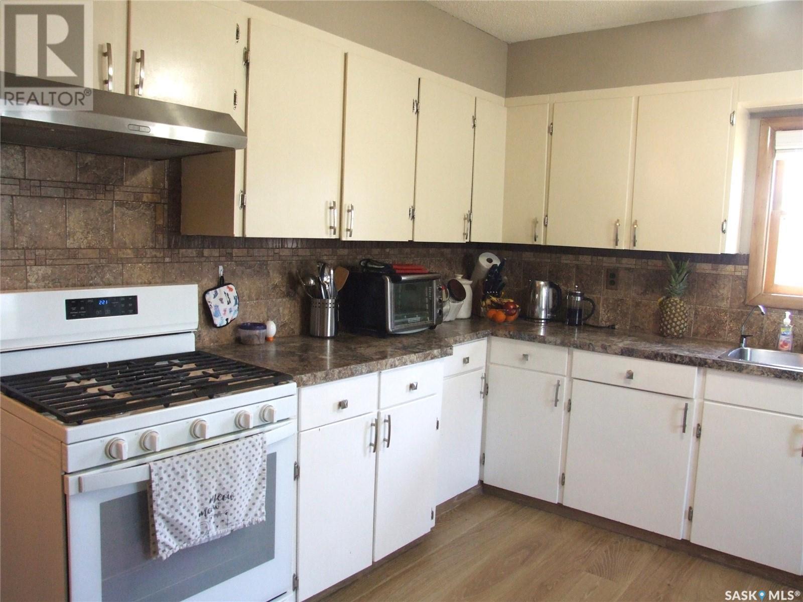 












219 4th AVENUE E

,
Leader,




Saskatchewan
S0N1H0

