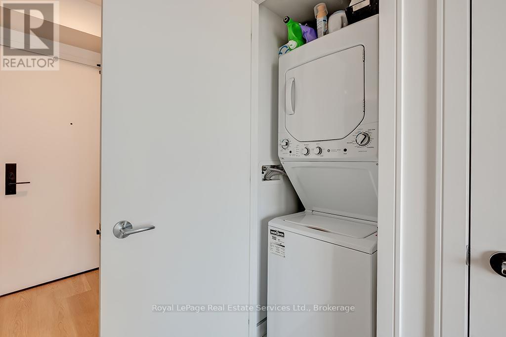 












912 - 1 JARVIS STREET

,
Hamilton (Beasley),




Ontario
L8R3J2

