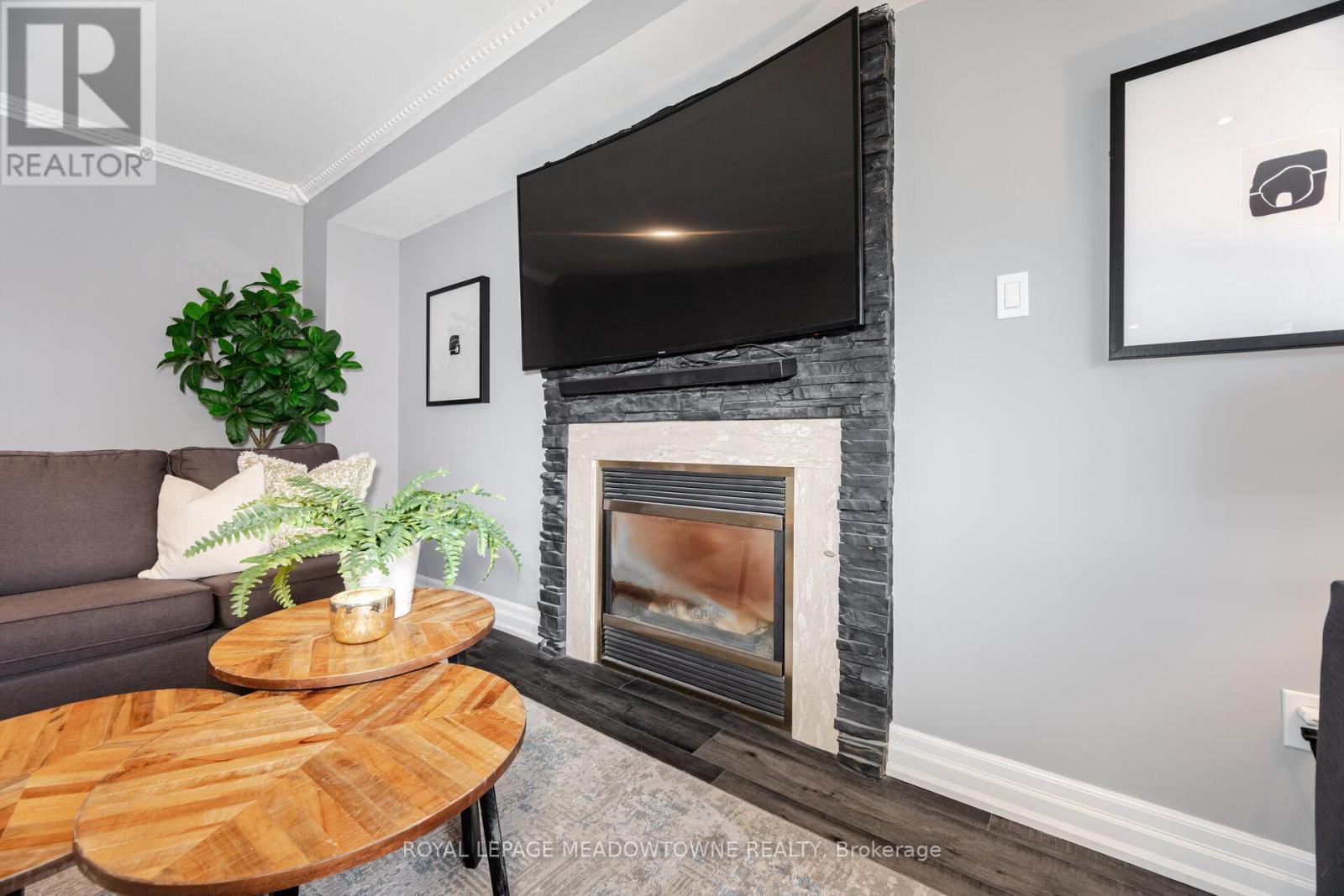 












1240 FIELD DRIVE

,
Milton,




Ontario
L9T6G4

