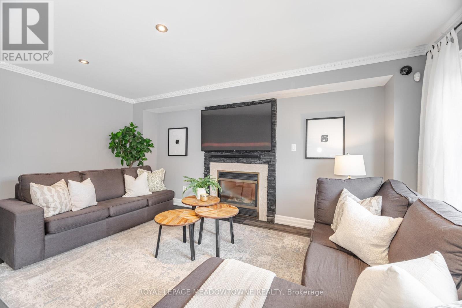 












1240 FIELD DRIVE

,
Milton,




Ontario
L9T6G4

