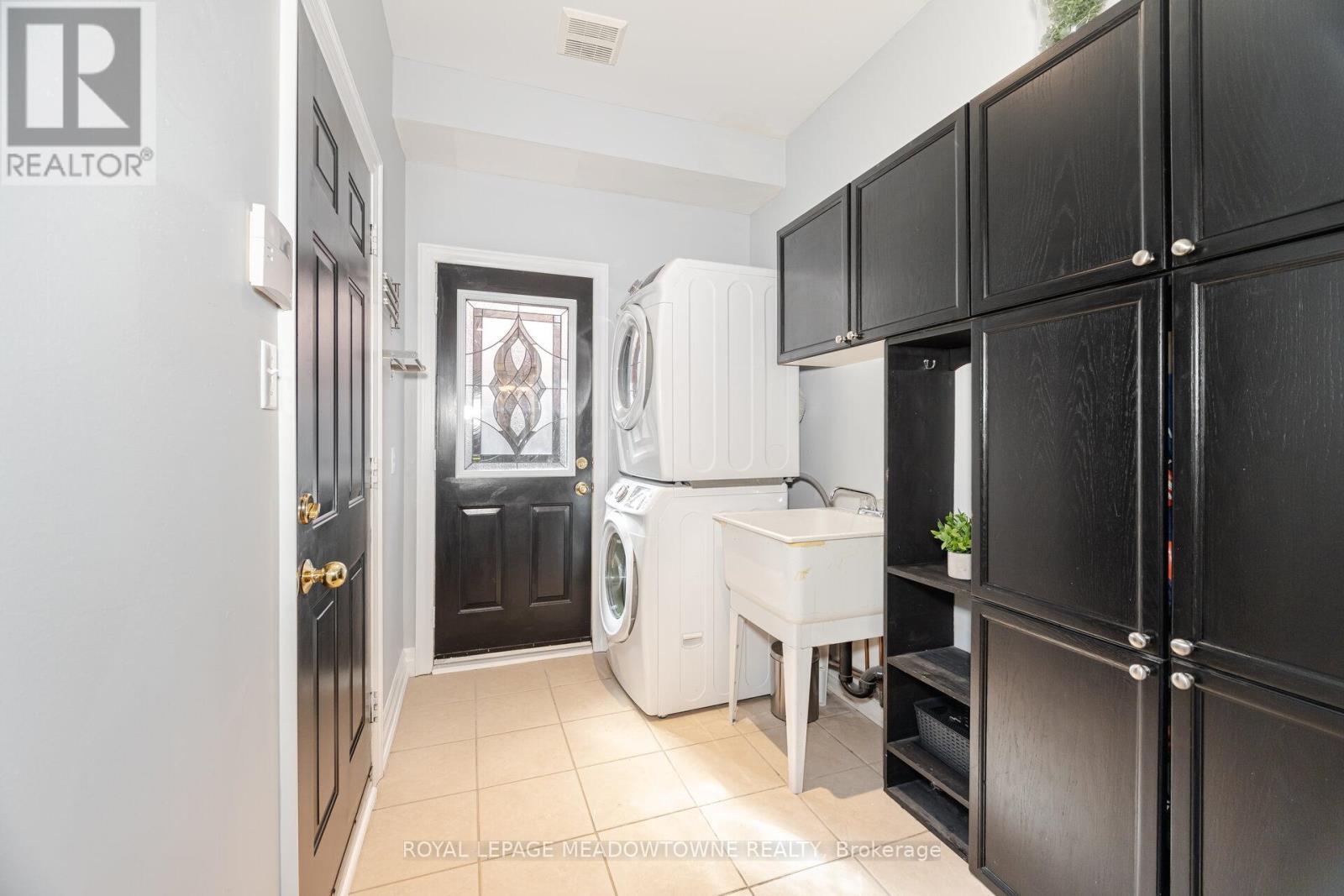 












1240 FIELD DRIVE

,
Milton,




Ontario
L9T6G4


