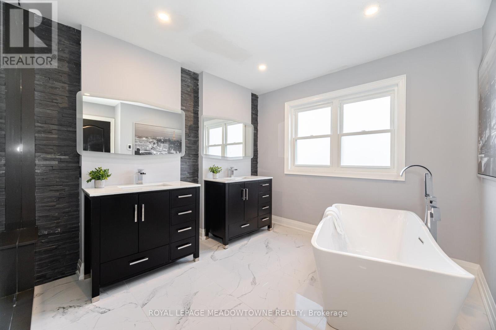 












1240 FIELD DRIVE

,
Milton,




Ontario
L9T6G4

