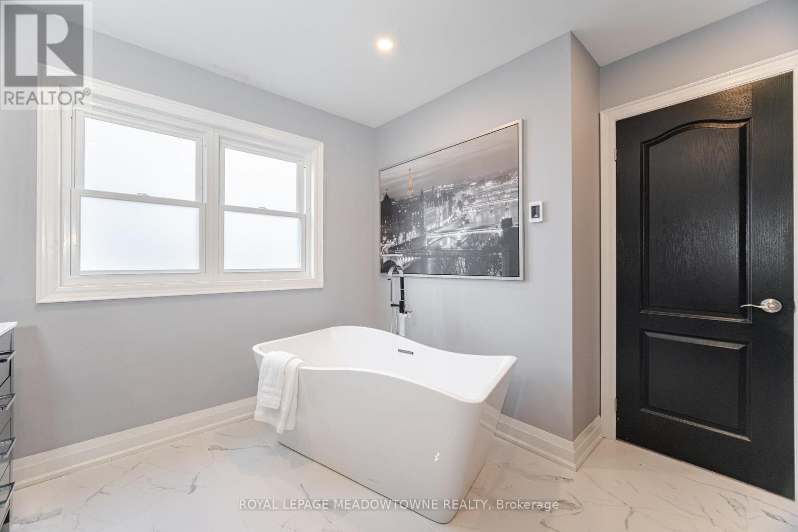 












1240 FIELD DRIVE

,
Milton,




Ontario
L9T6G4


