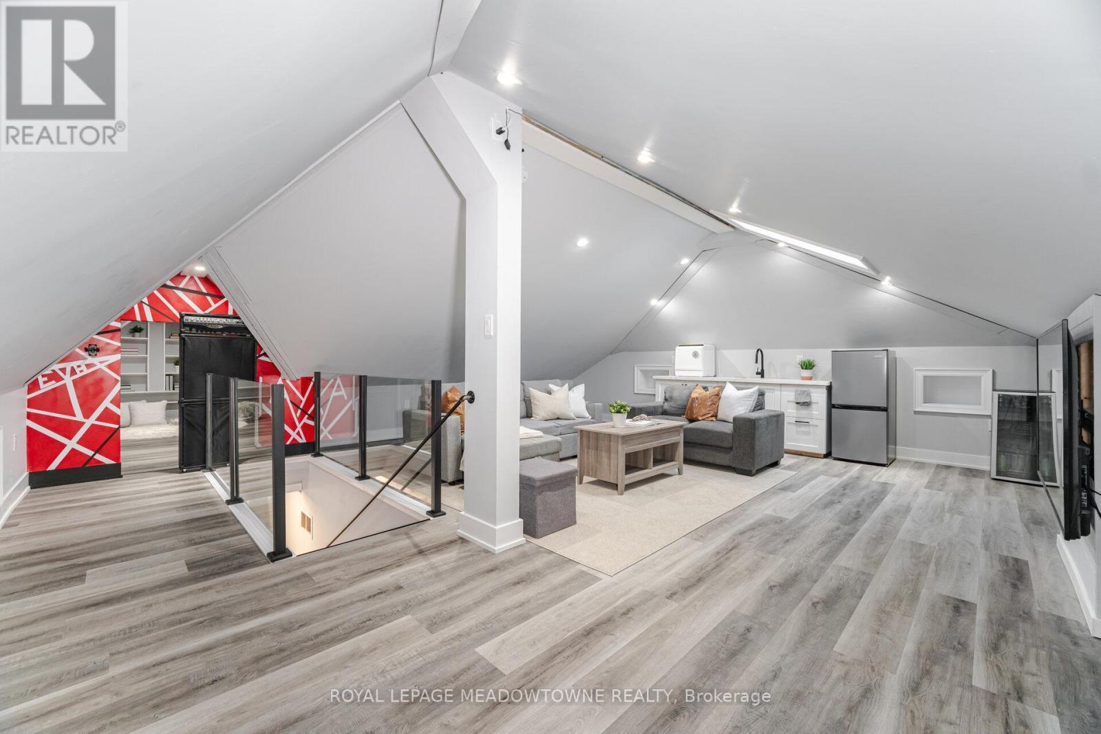 












1240 FIELD DRIVE

,
Milton,




Ontario
L9T6G4

