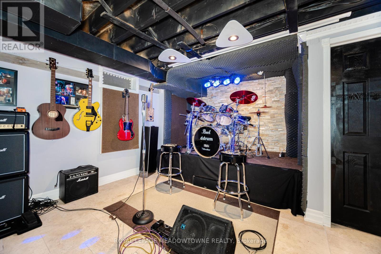 












1240 FIELD DRIVE

,
Milton,




Ontario
L9T6G4

