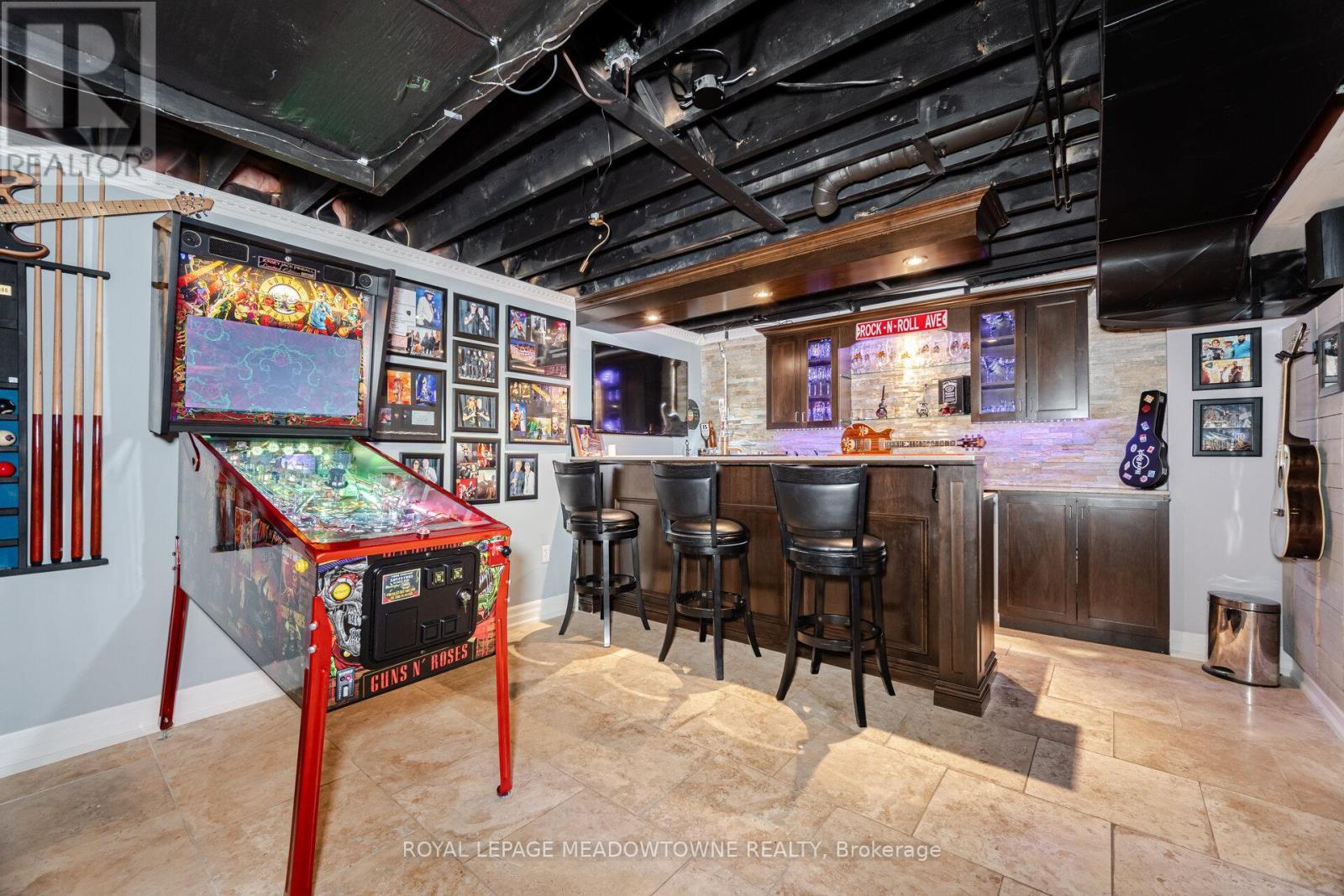 












1240 FIELD DRIVE

,
Milton,




Ontario
L9T6G4

