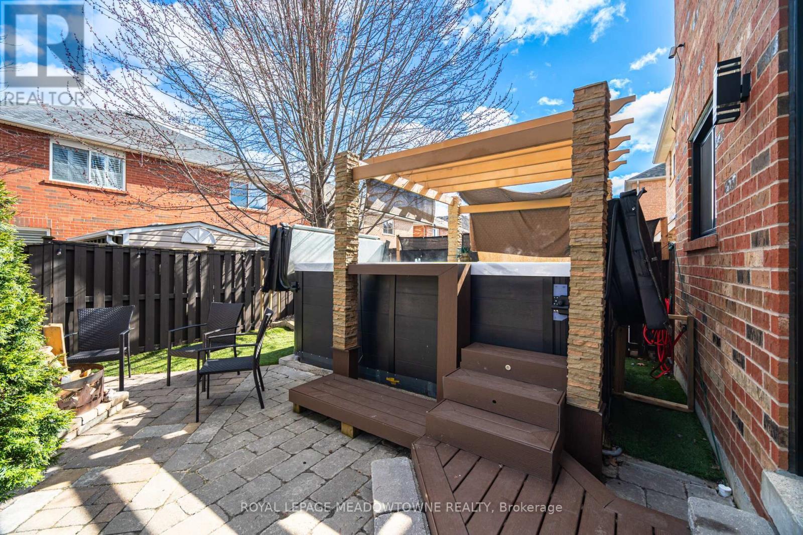 












1240 FIELD DRIVE

,
Milton,




Ontario
L9T6G4

