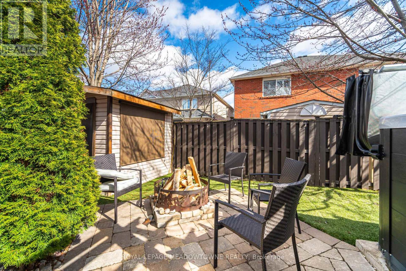 












1240 FIELD DRIVE

,
Milton,




Ontario
L9T6G4

