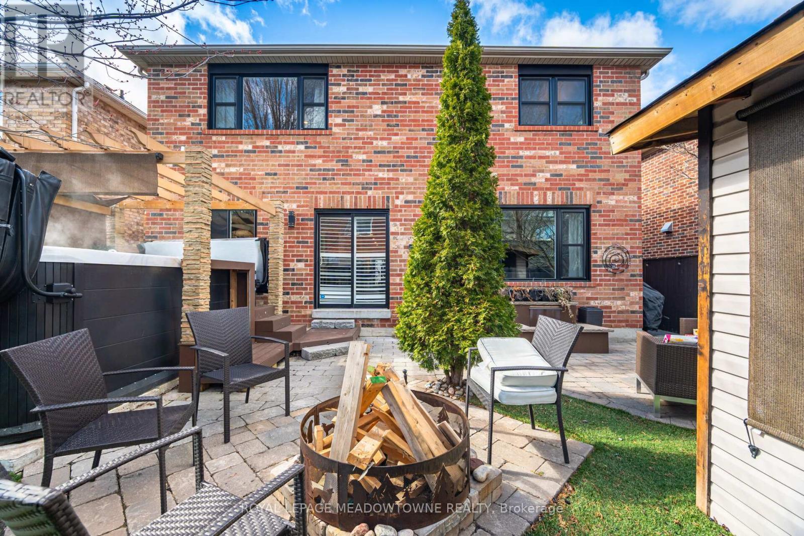 












1240 FIELD DRIVE

,
Milton,




Ontario
L9T6G4

