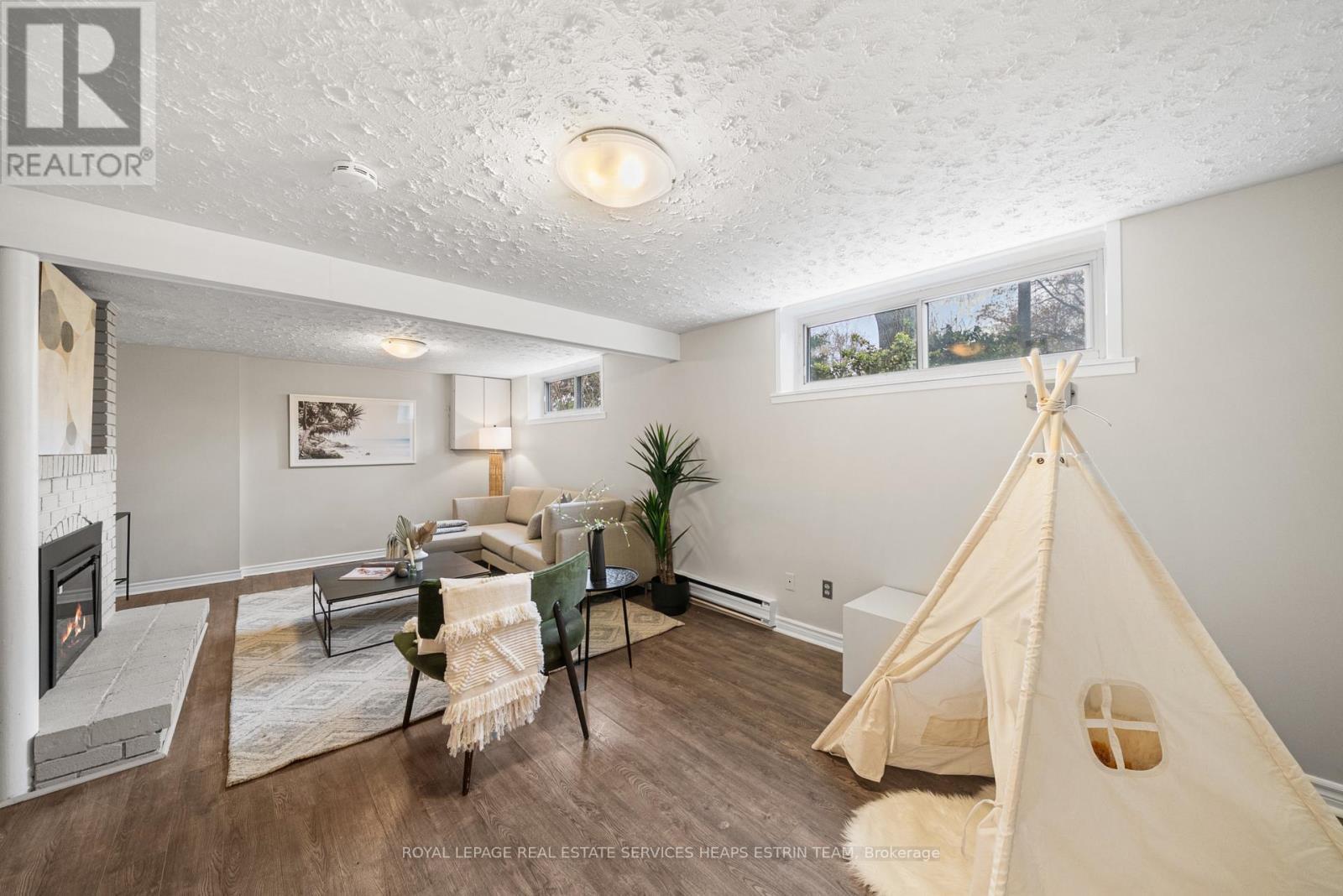 












7 KECALA ROAD

,
Toronto,




Ontario
M1P1K5

