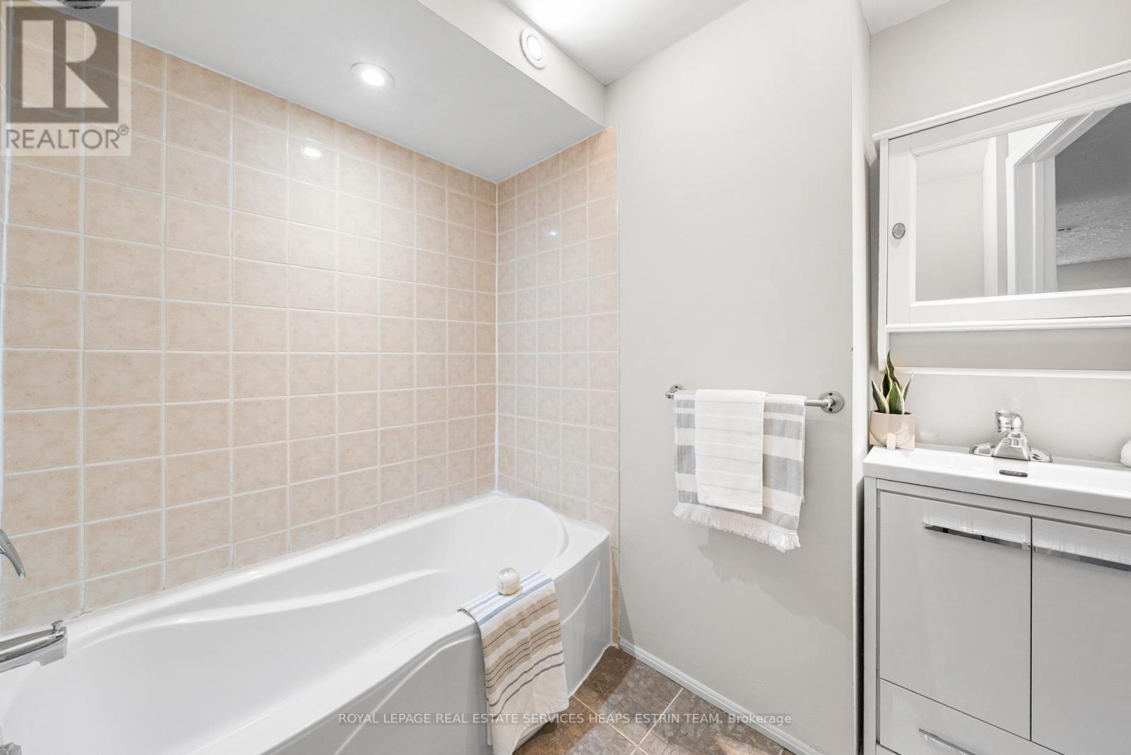 












7 KECALA ROAD

,
Toronto,




Ontario
M1P1K5

