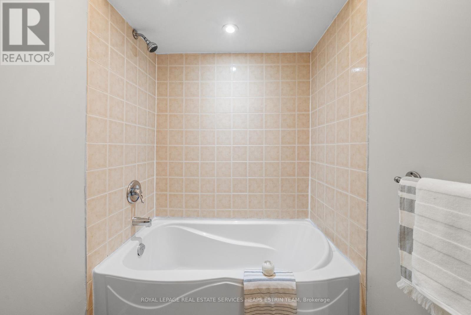 












7 KECALA ROAD

,
Toronto,




Ontario
M1P1K5

