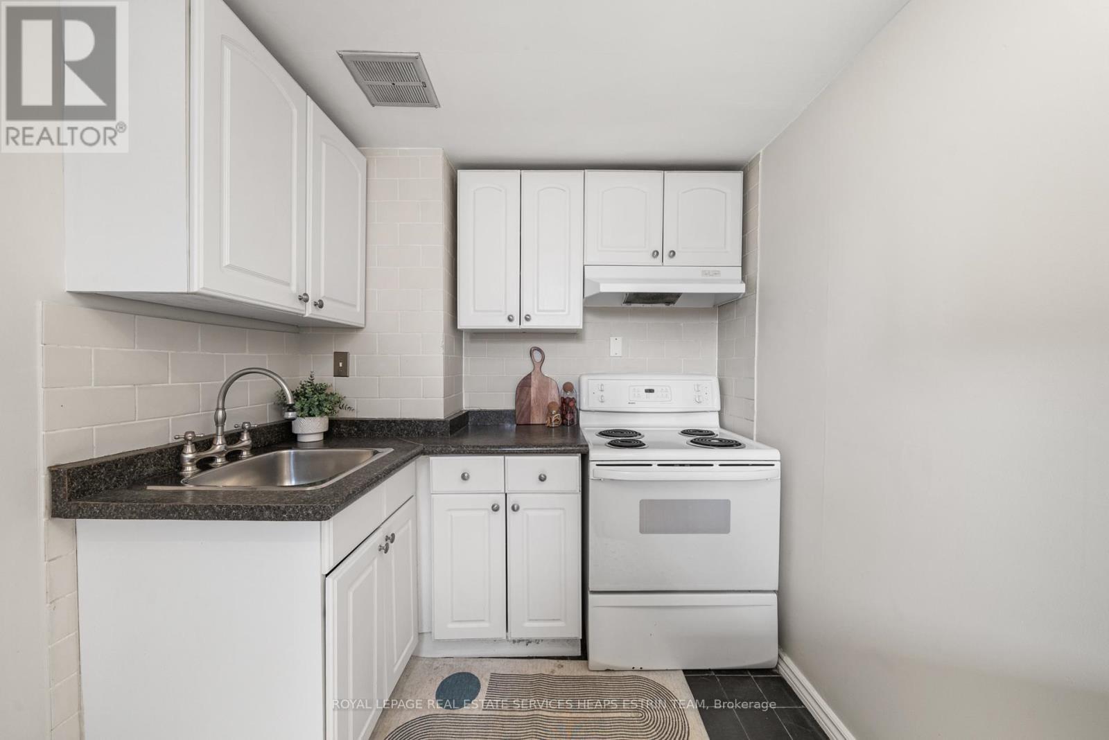 












7 KECALA ROAD

,
Toronto,




Ontario
M1P1K5

