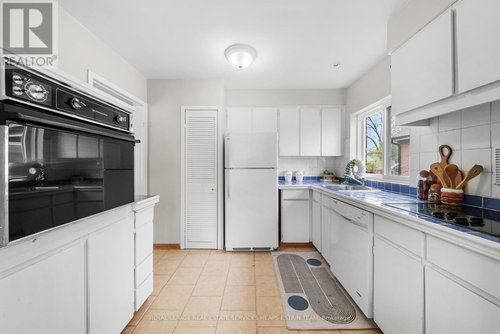 












7 KECALA ROAD

,
Toronto,




Ontario
M1P1K5

