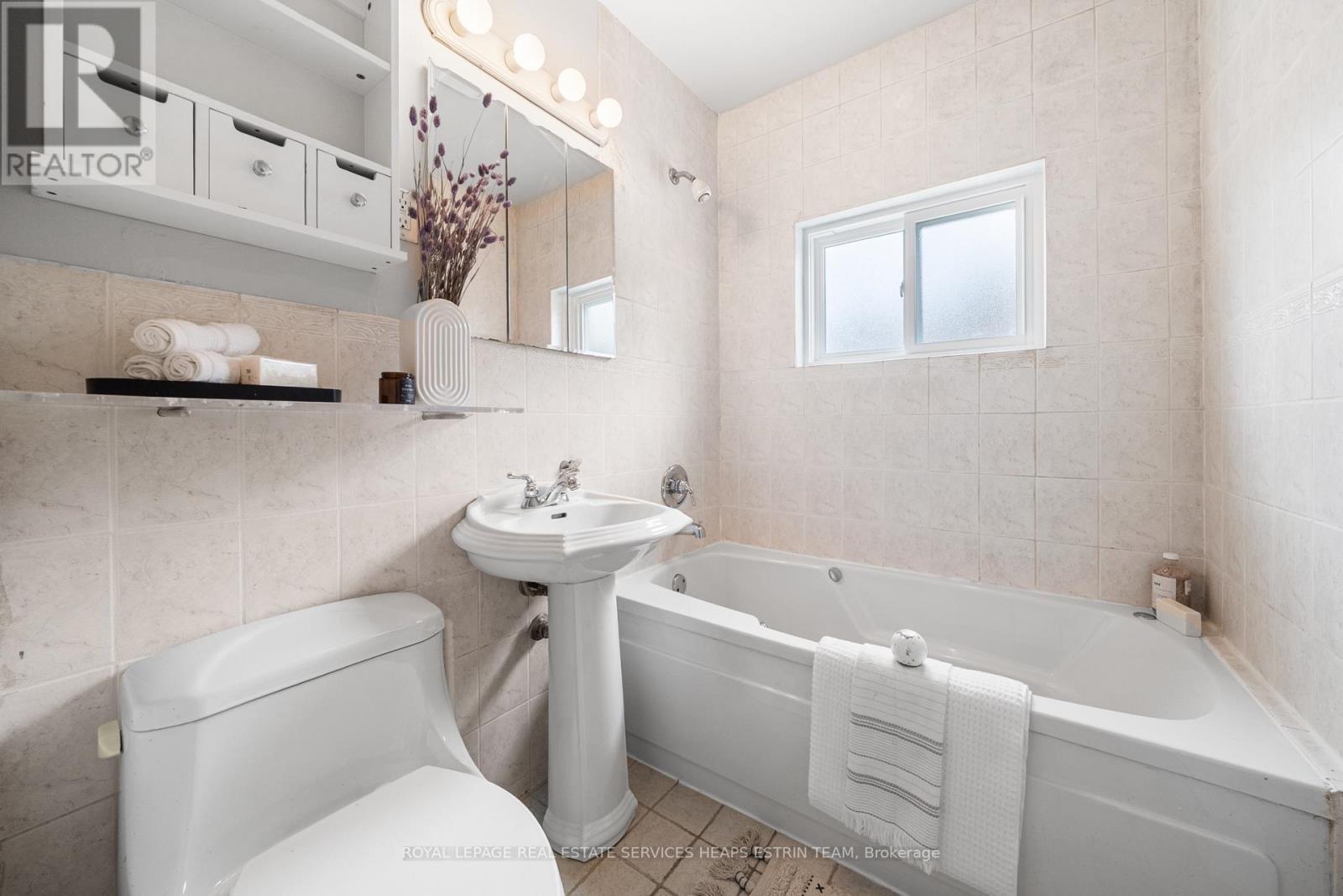 












7 KECALA ROAD

,
Toronto,




Ontario
M1P1K5

