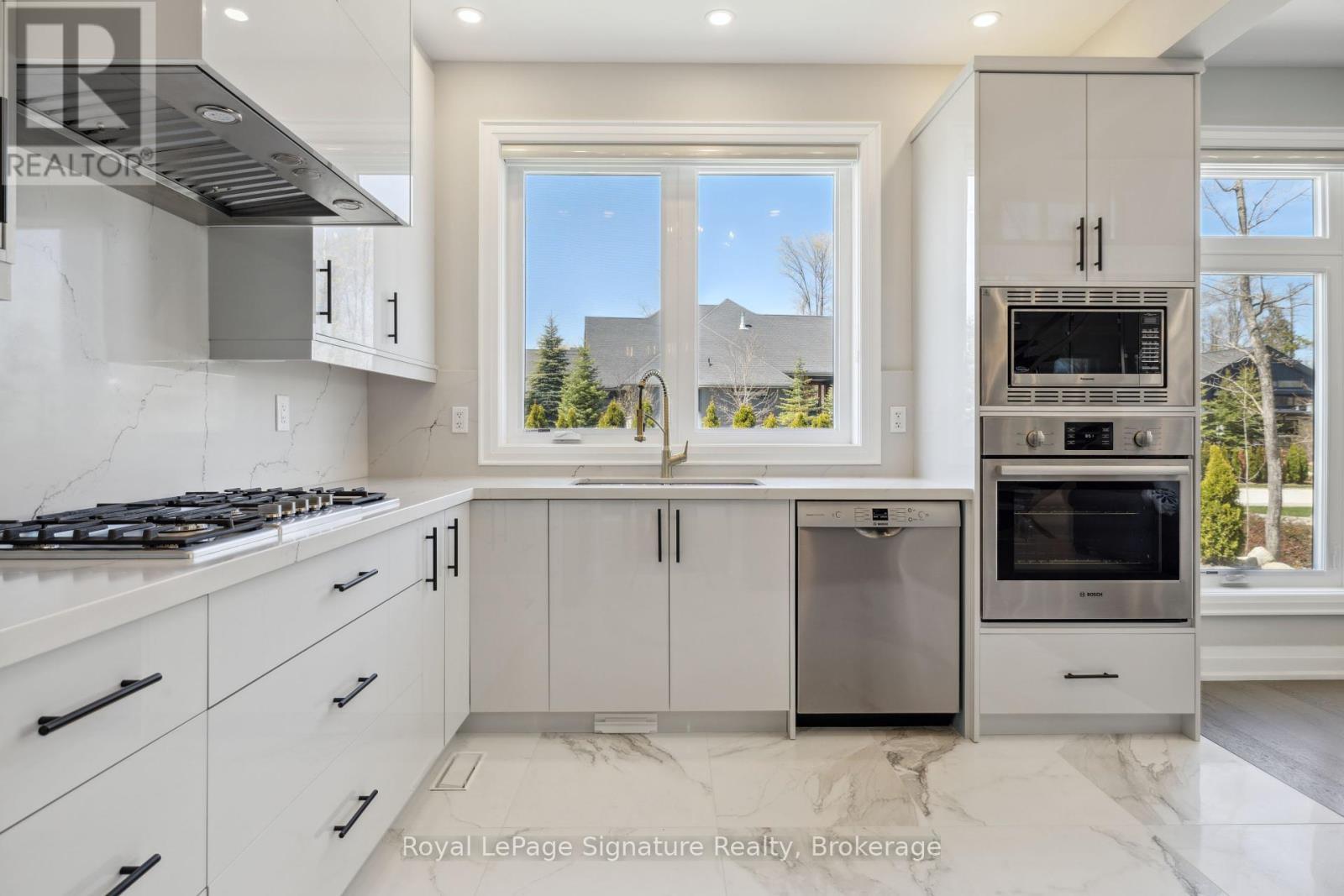 












115 RANKIN'S CRESCENT

,
Blue Mountains,




Ontario
N0H2P0

