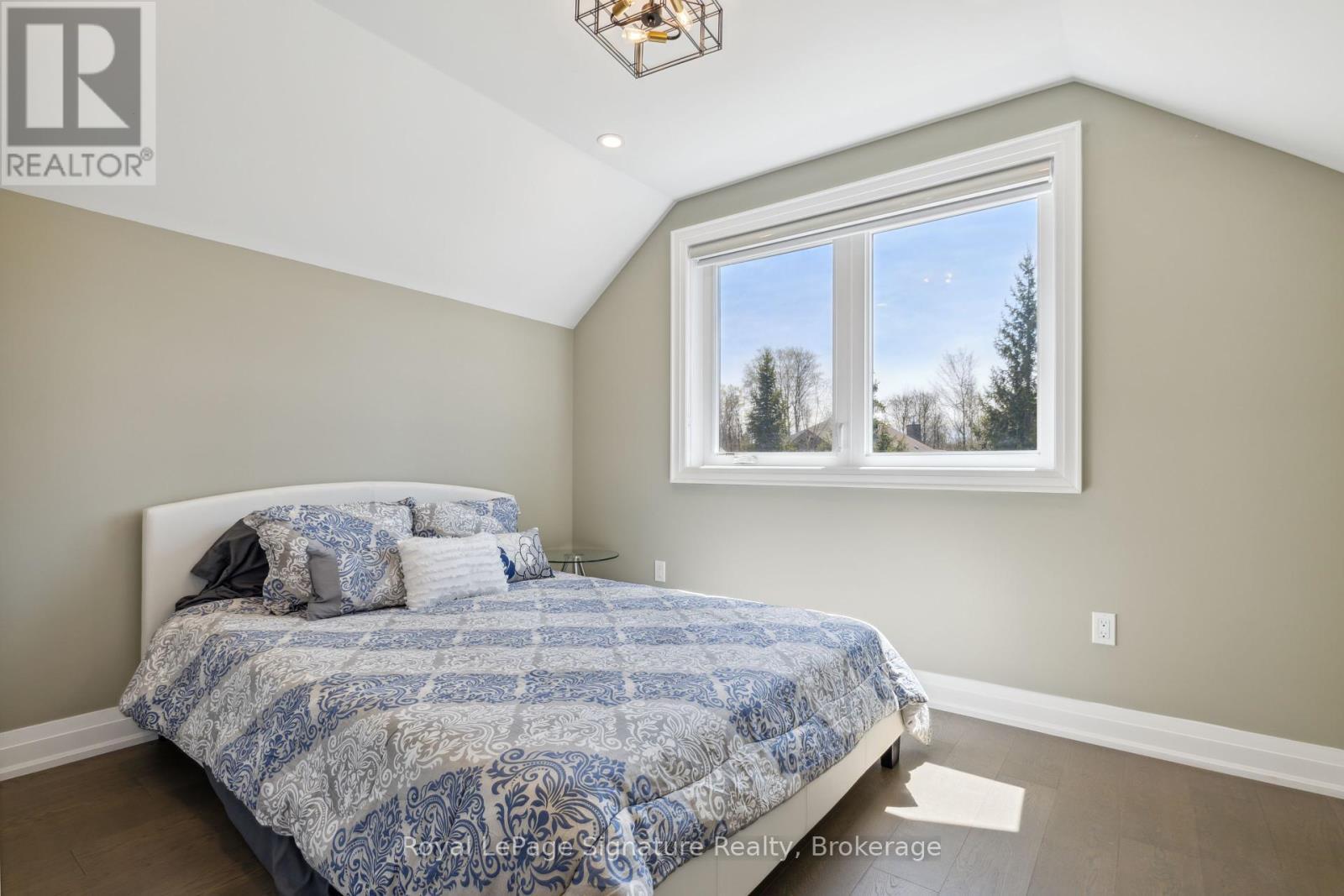 












115 RANKIN'S CRESCENT

,
Blue Mountains,




Ontario
N0H2P0

