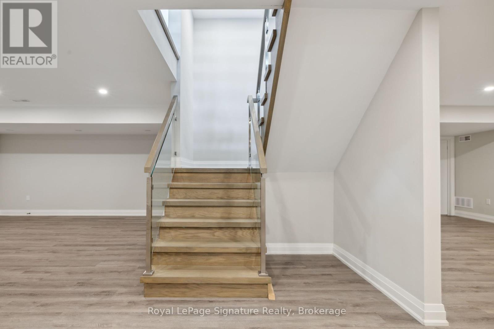 












115 RANKIN'S CRESCENT

,
Blue Mountains,




Ontario
N0H2P0

