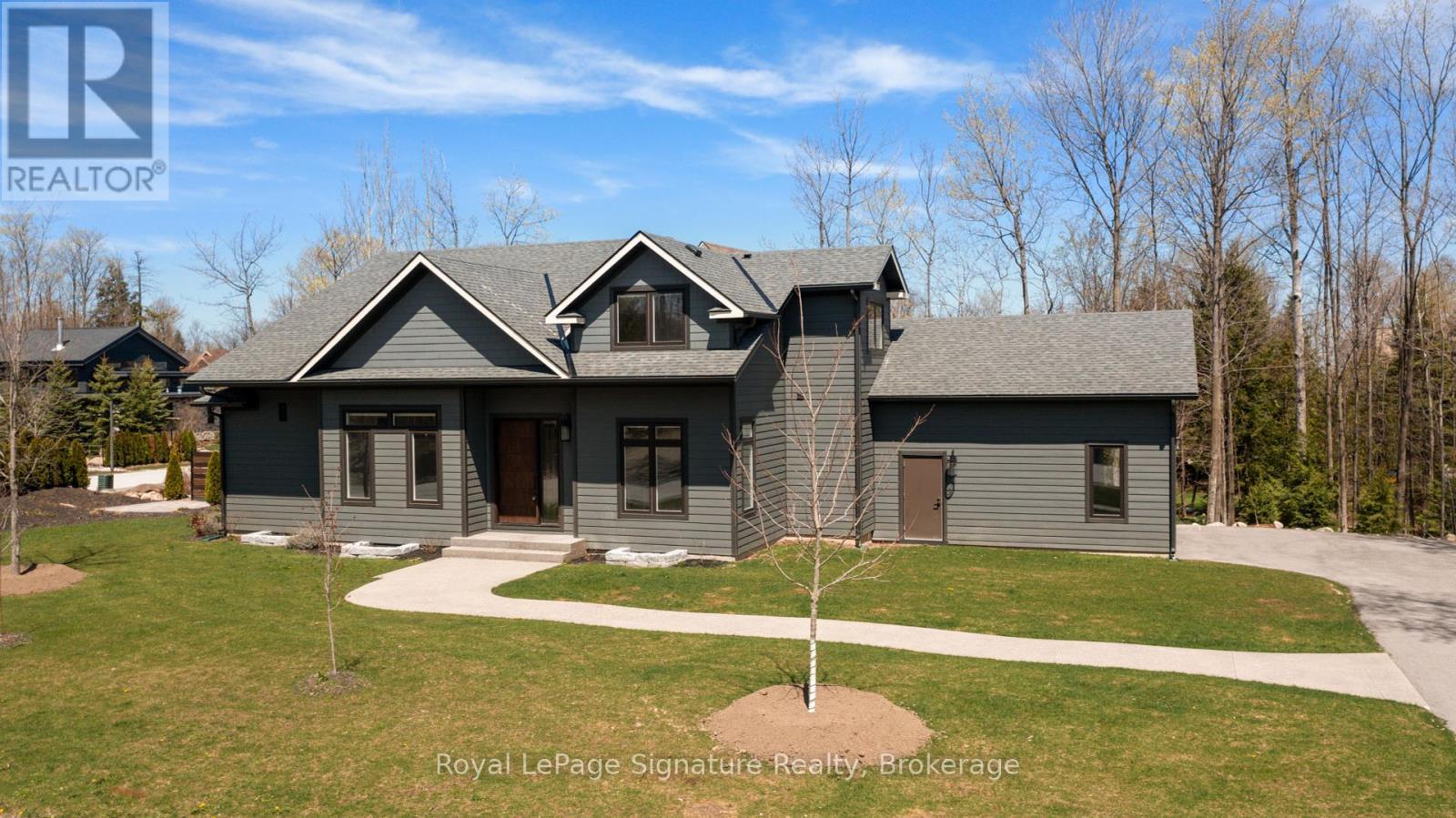 












115 RANKIN'S CRESCENT

,
Blue Mountains,




Ontario
N0H2P0

