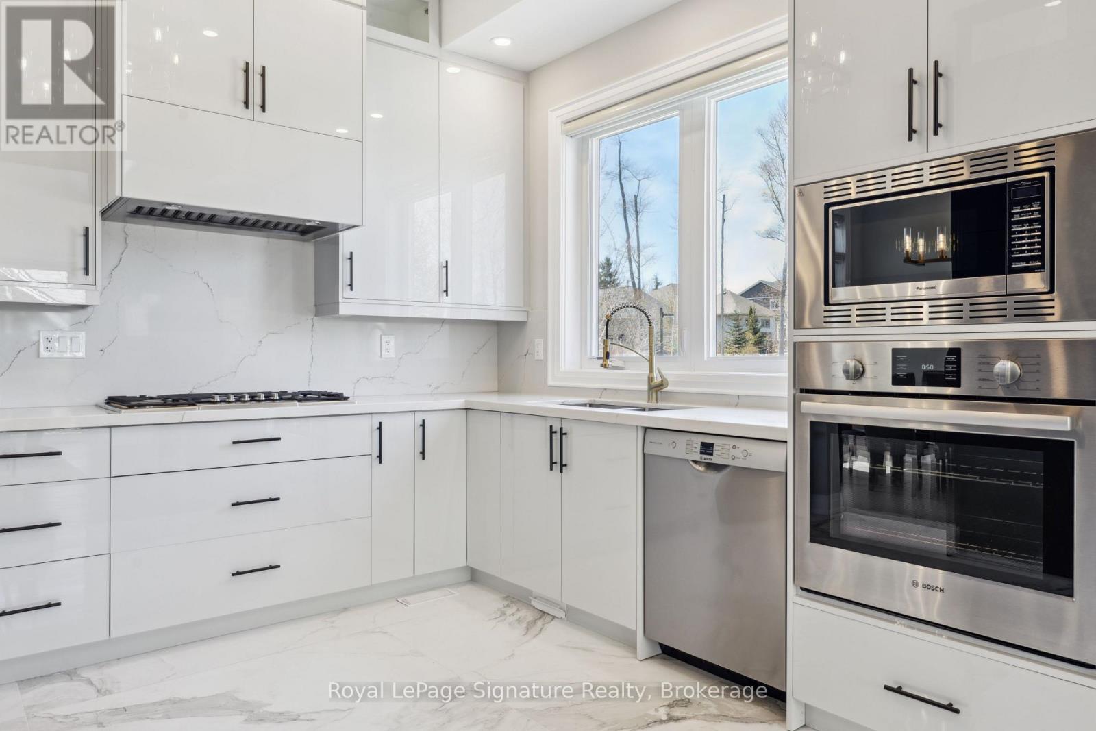 












115 RANKIN'S CRESCENT

,
Blue Mountains,




Ontario
N0H2P0

