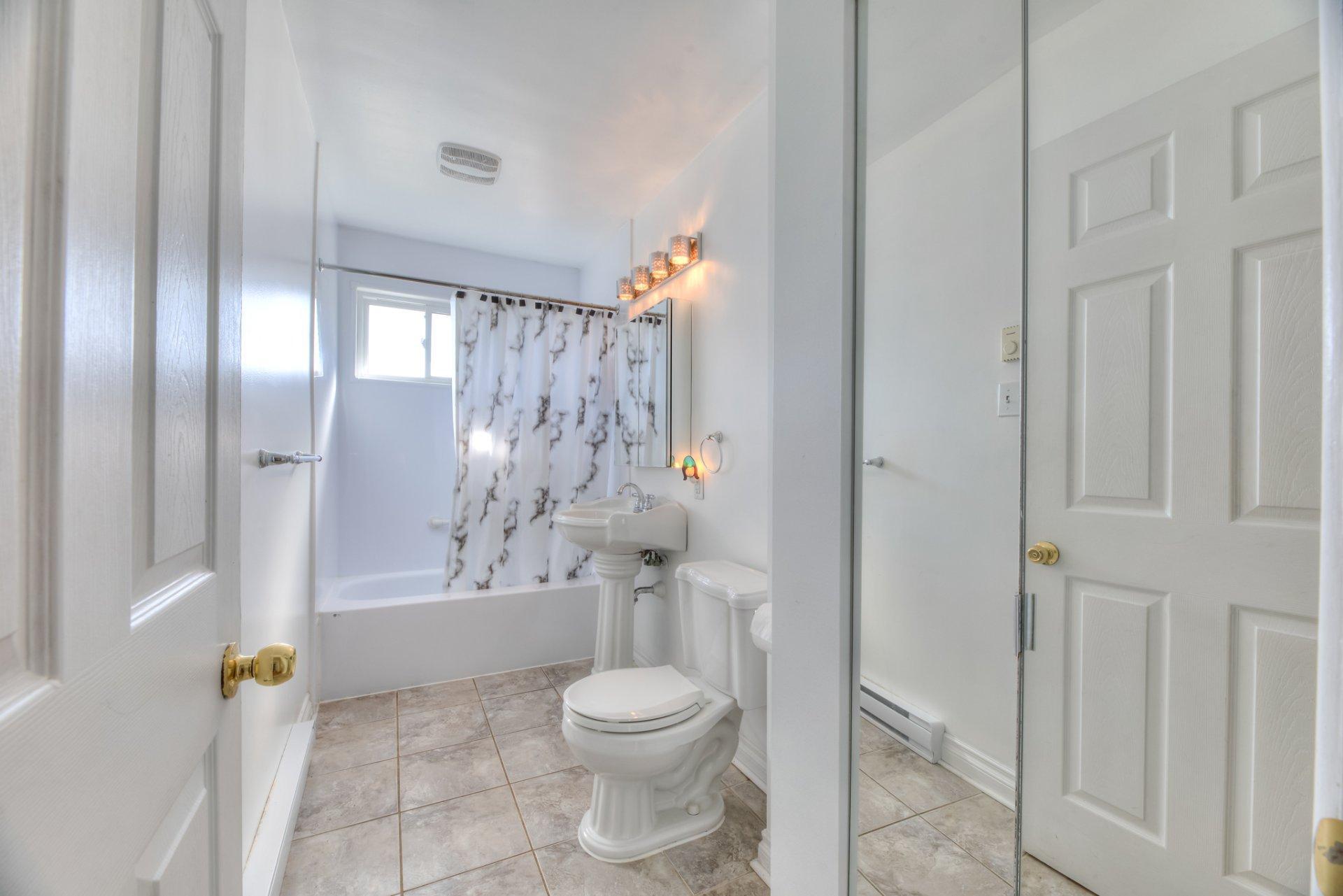 









179


Av. Mariale

,
Laval (Laval-des-Rapides),




QC
H7N3L6

