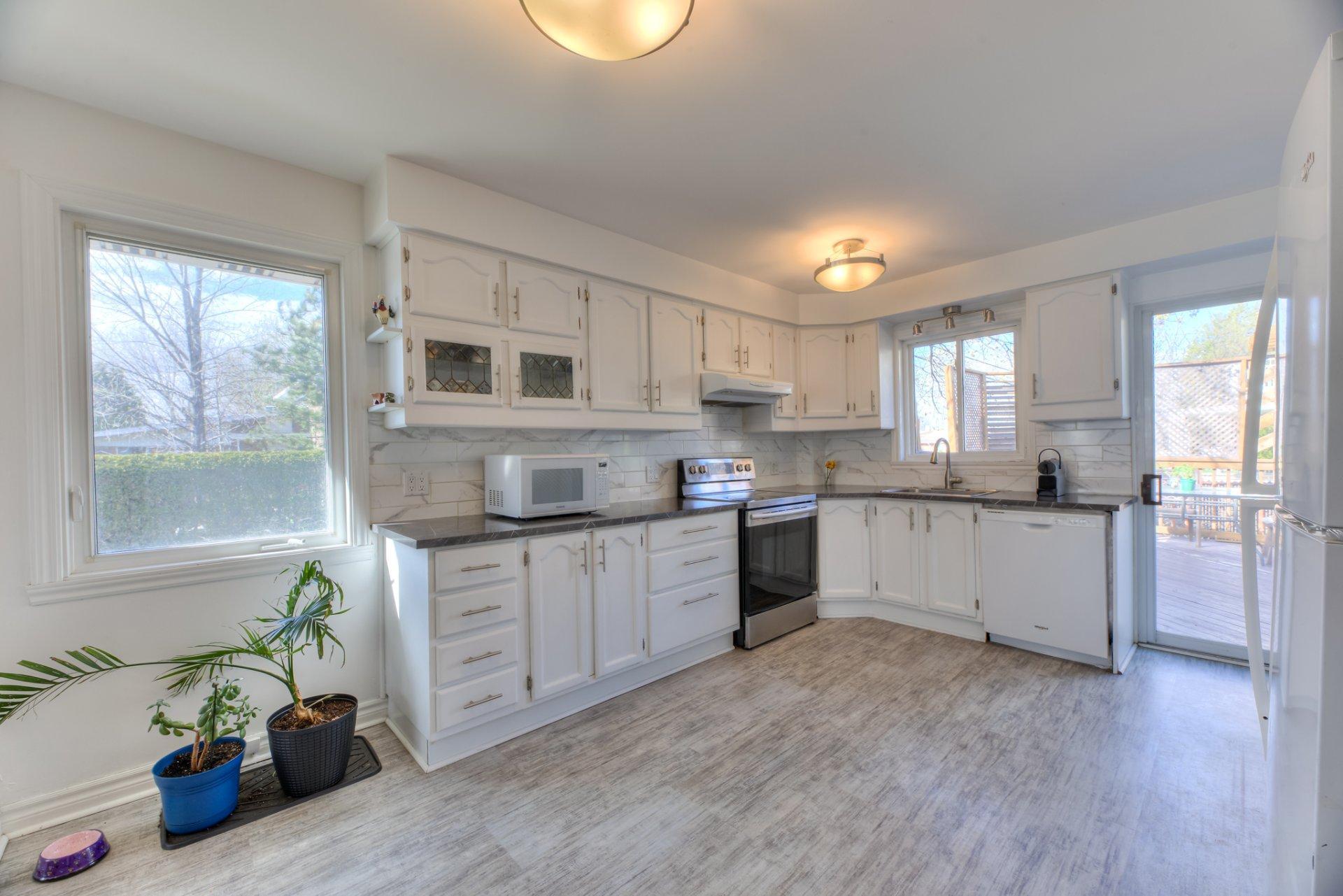 









179


Av. Mariale

,
Laval (Laval-des-Rapides),




QC
H7N3L6

