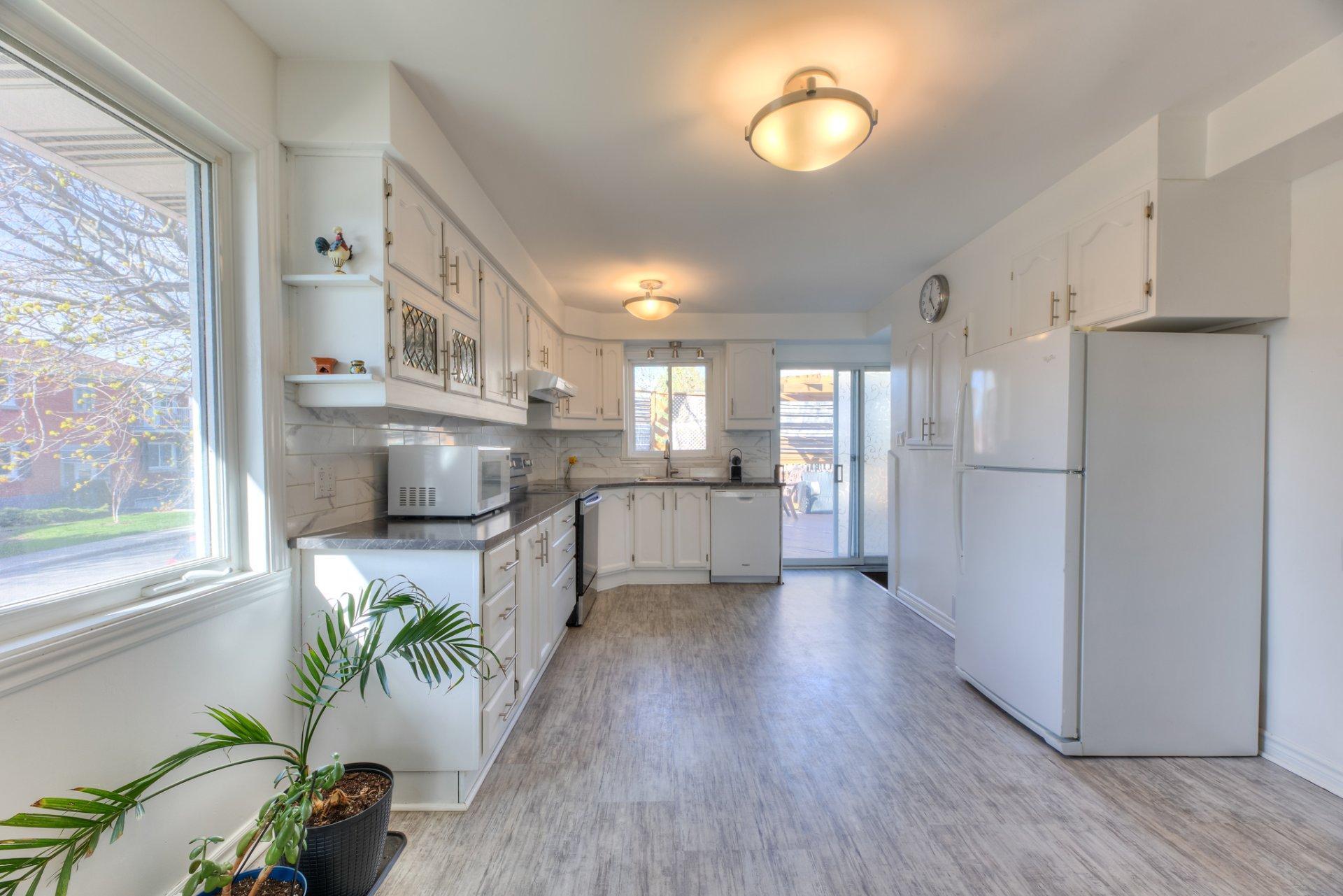 









179


Av. Mariale

,
Laval (Laval-des-Rapides),




QC
H7N3L6

