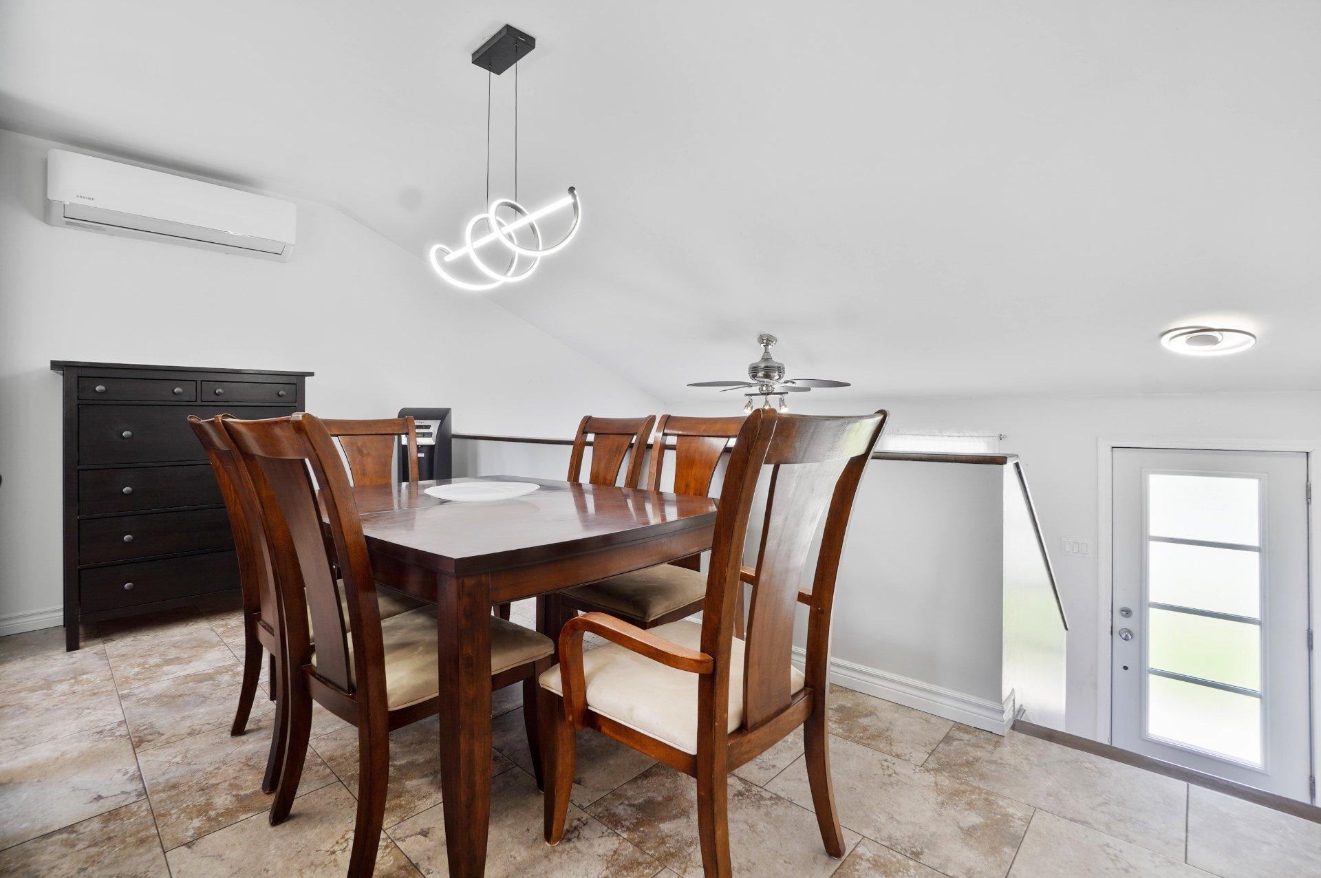 









1B


Rue Olier

,
Saint-Basile-le-Grand,




QC
J3N1L6

