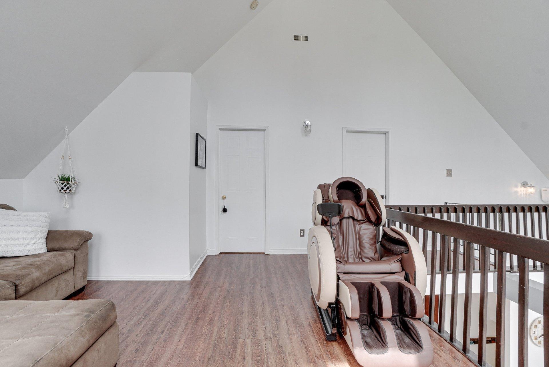









114


Rue Rudolph

,
Saint-Colomban,




QC
J5K1K7

