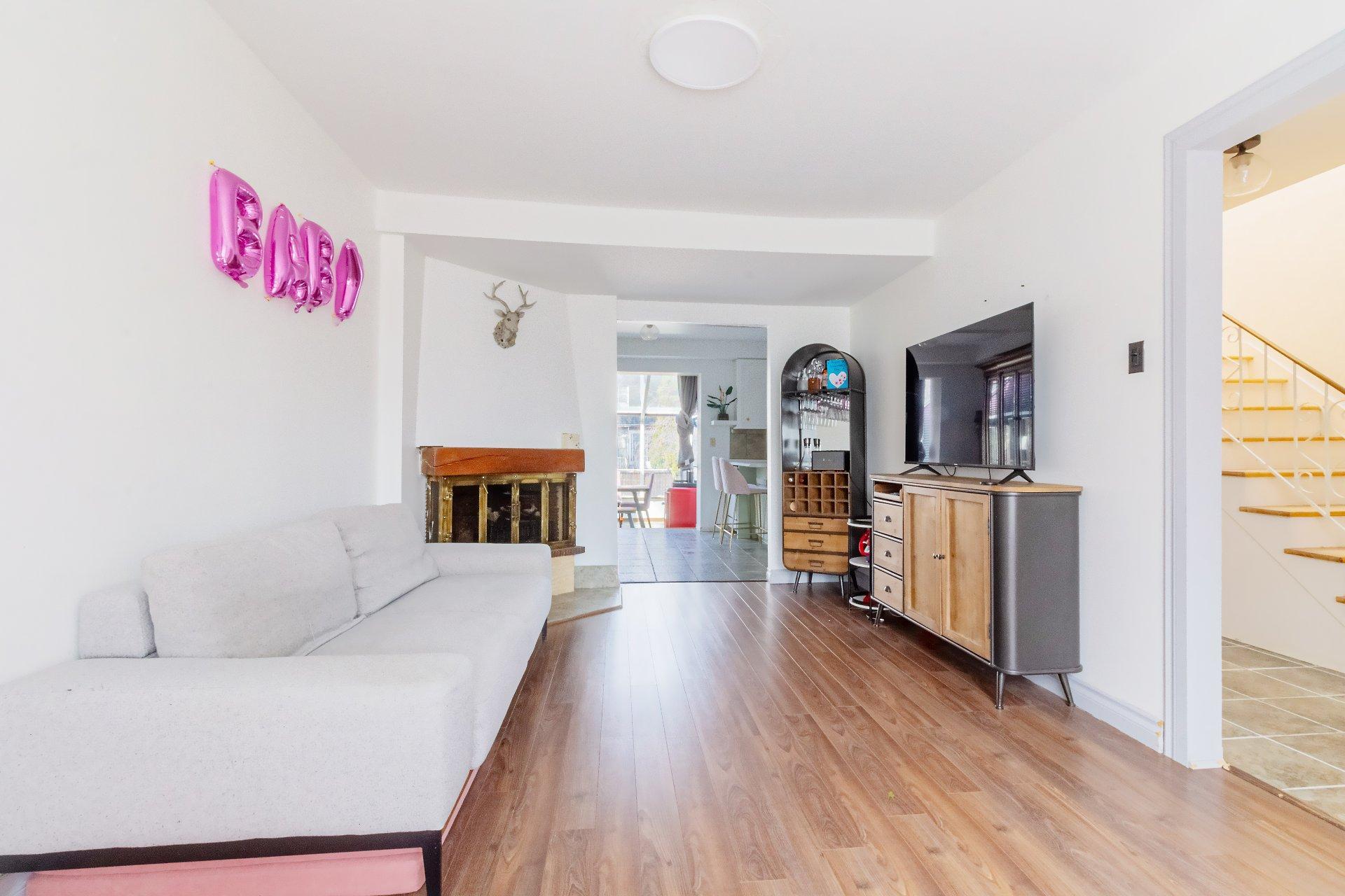 









1200


Rue Pellerin

,
Brossard,




QC
J4W2L3

