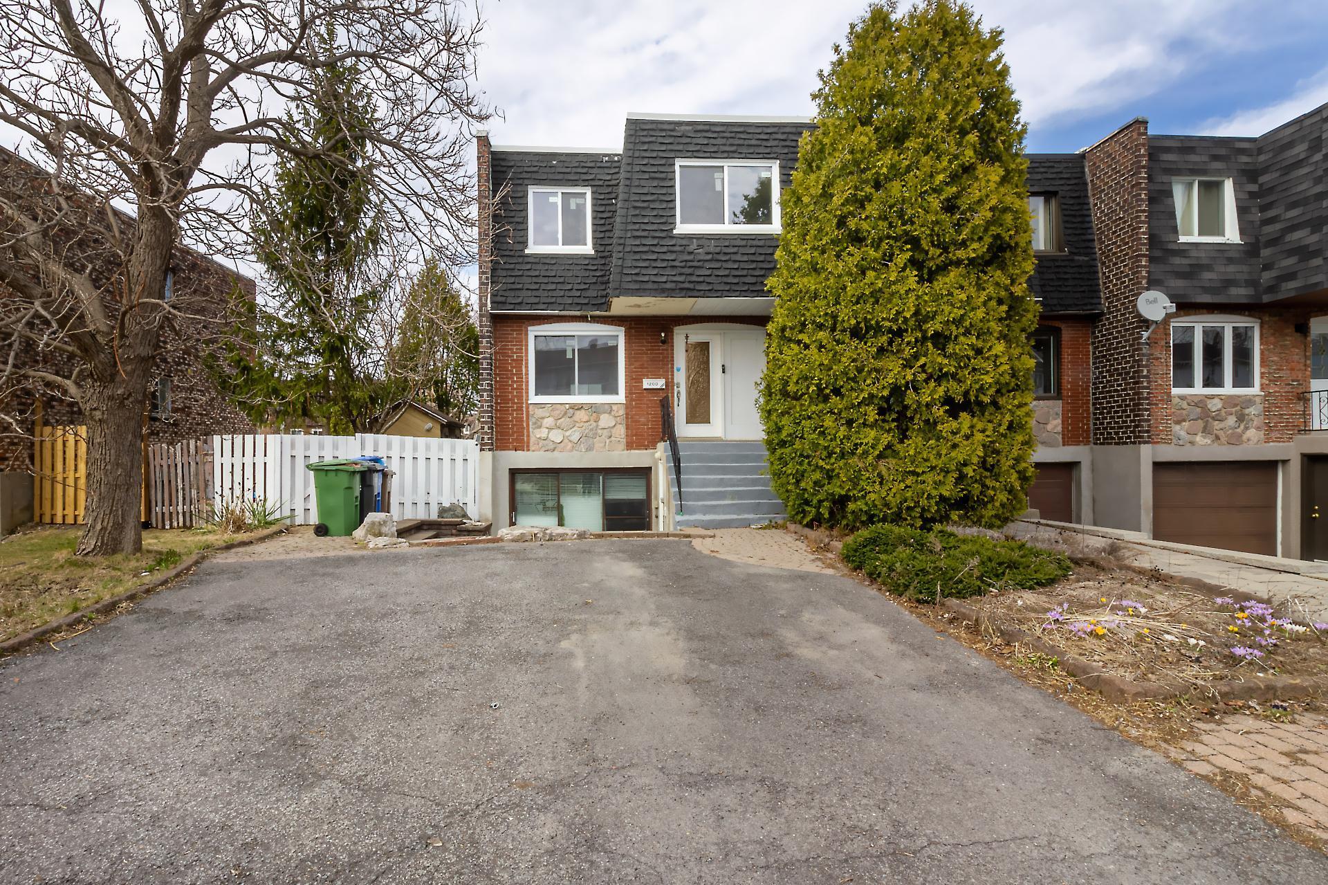 









1200


Rue Pellerin

,
Brossard,




QC
J4W2L3

