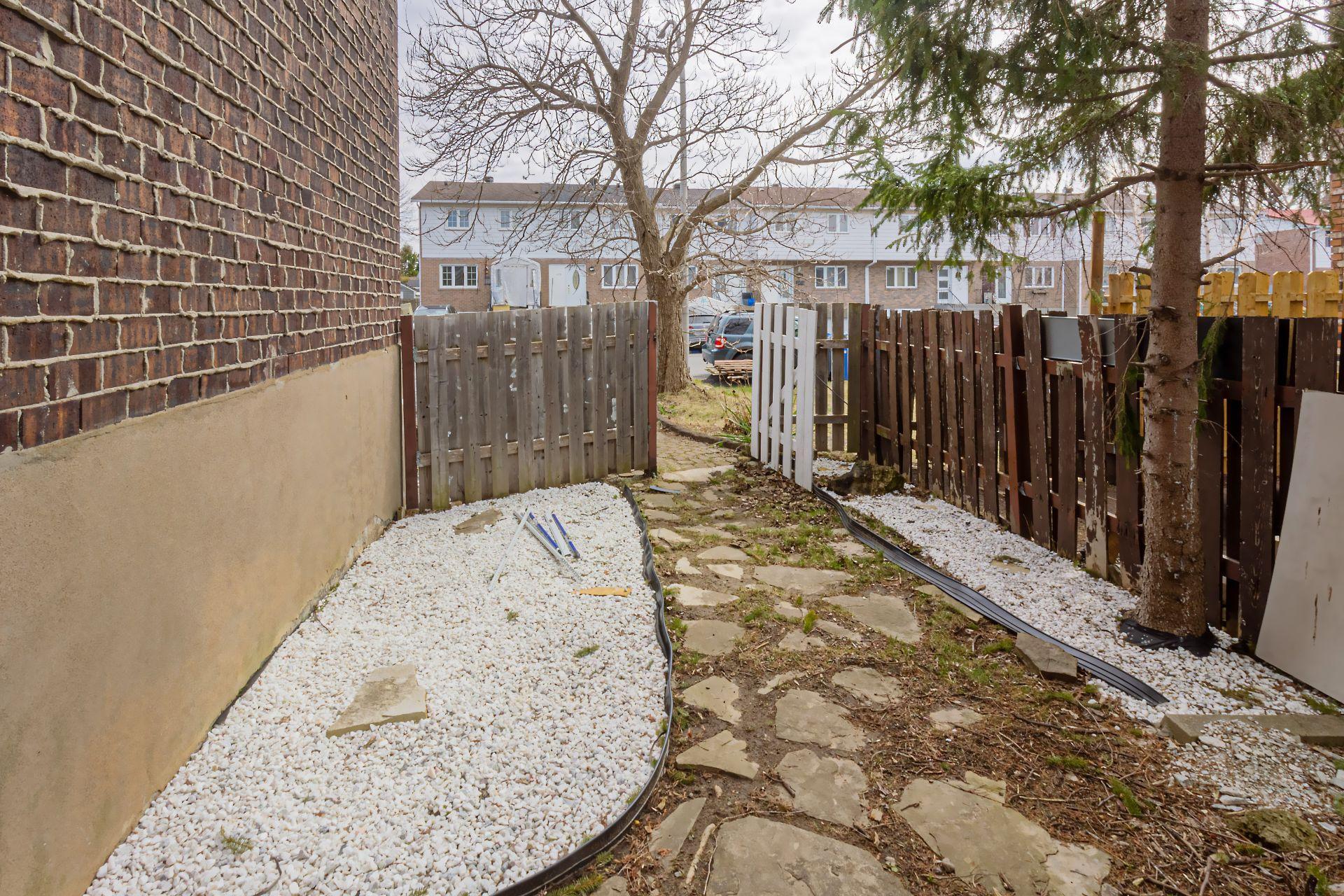 









1200


Rue Pellerin

,
Brossard,




QC
J4W2L3

